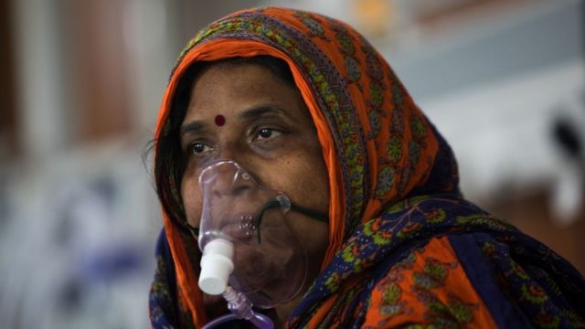 Une indienne sous assistance respiratoire | Photo : Getty Images