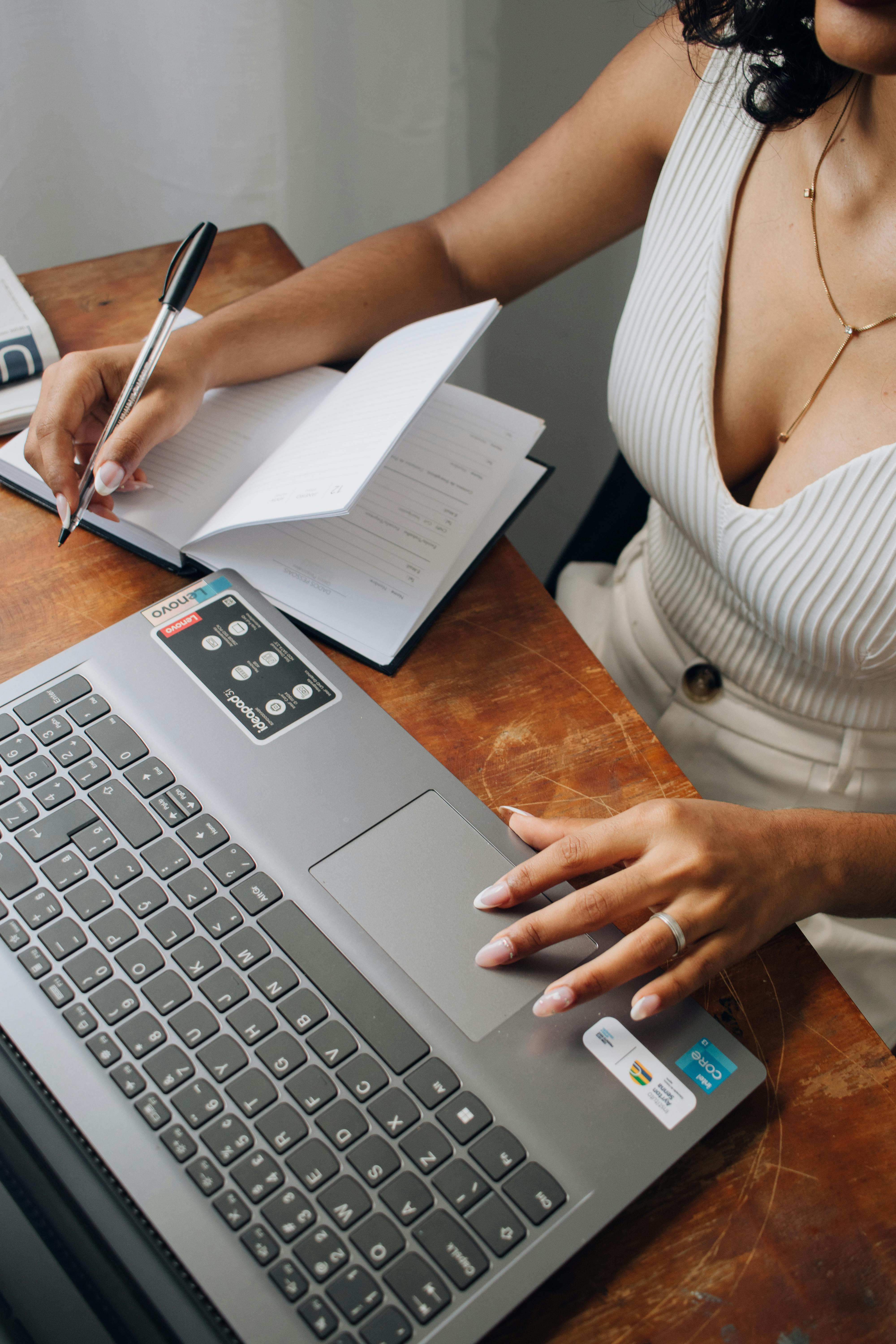 A woman at work | Source: Pexels