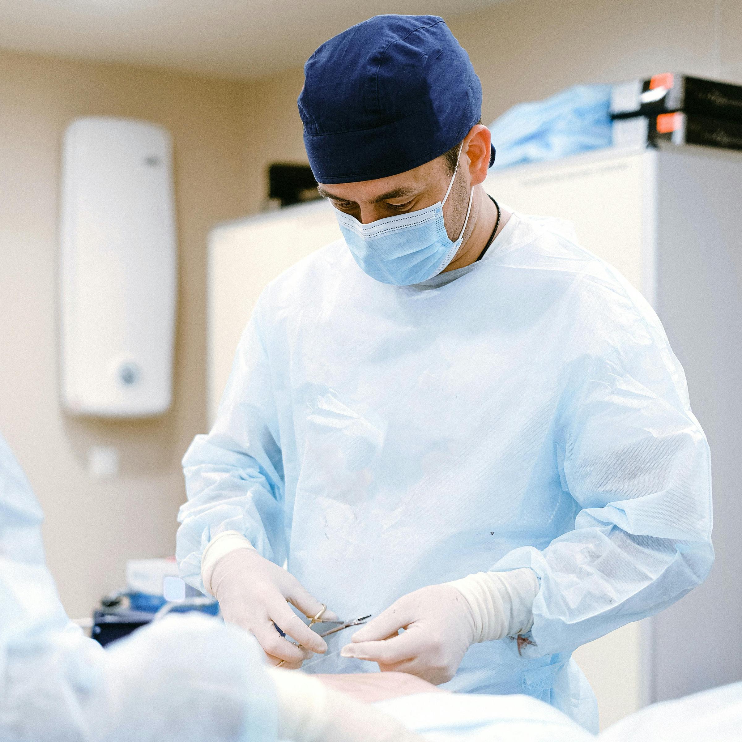 A surgeon going about his business | Source: Pexels