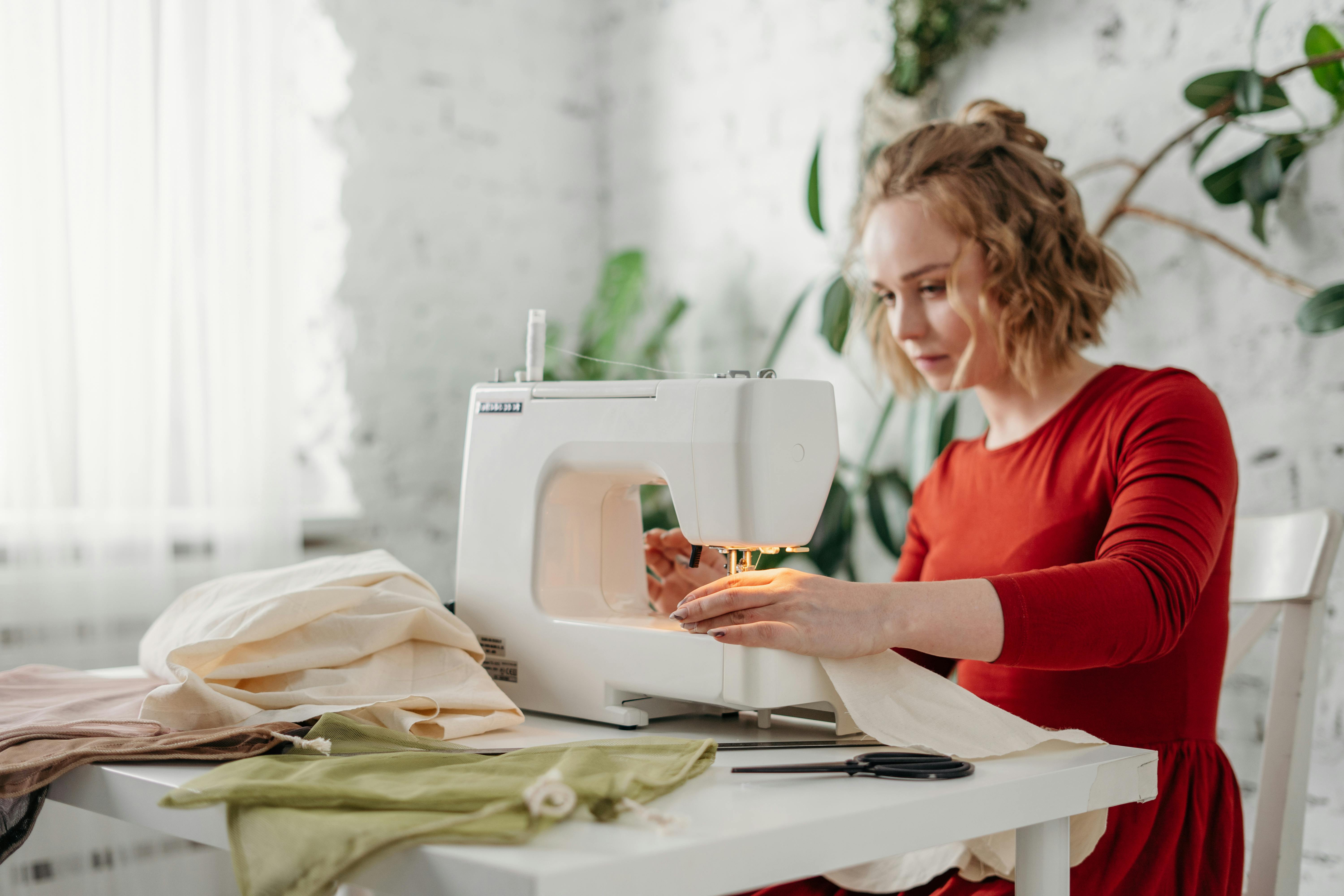 A woman sewing with a machine | Source: Pexels