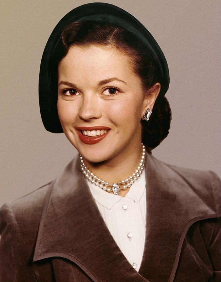 Shirley Temple's portrait in 1948. | Source: Wikimedia Commons