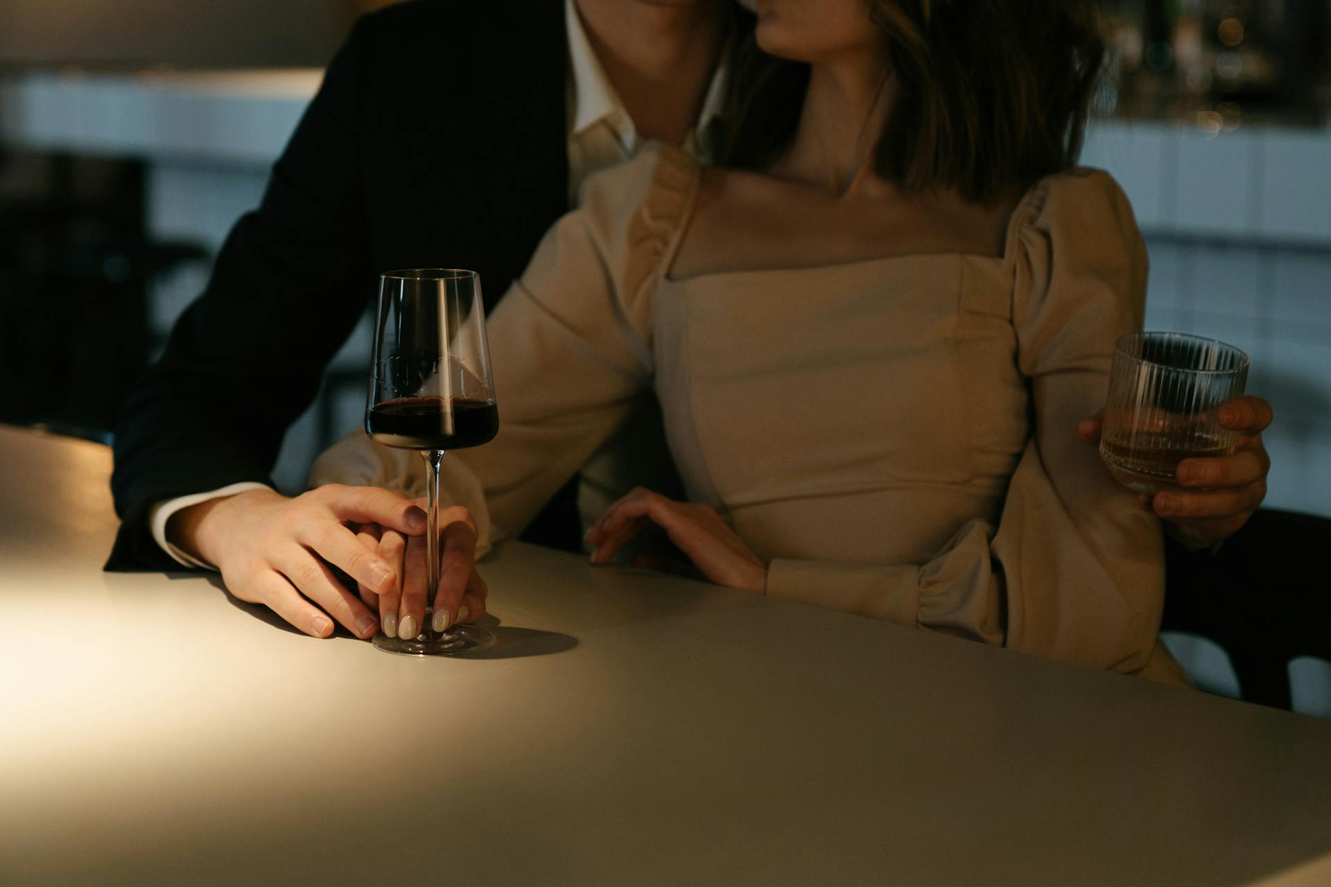 A couple sitting at a table | Source: Pexels