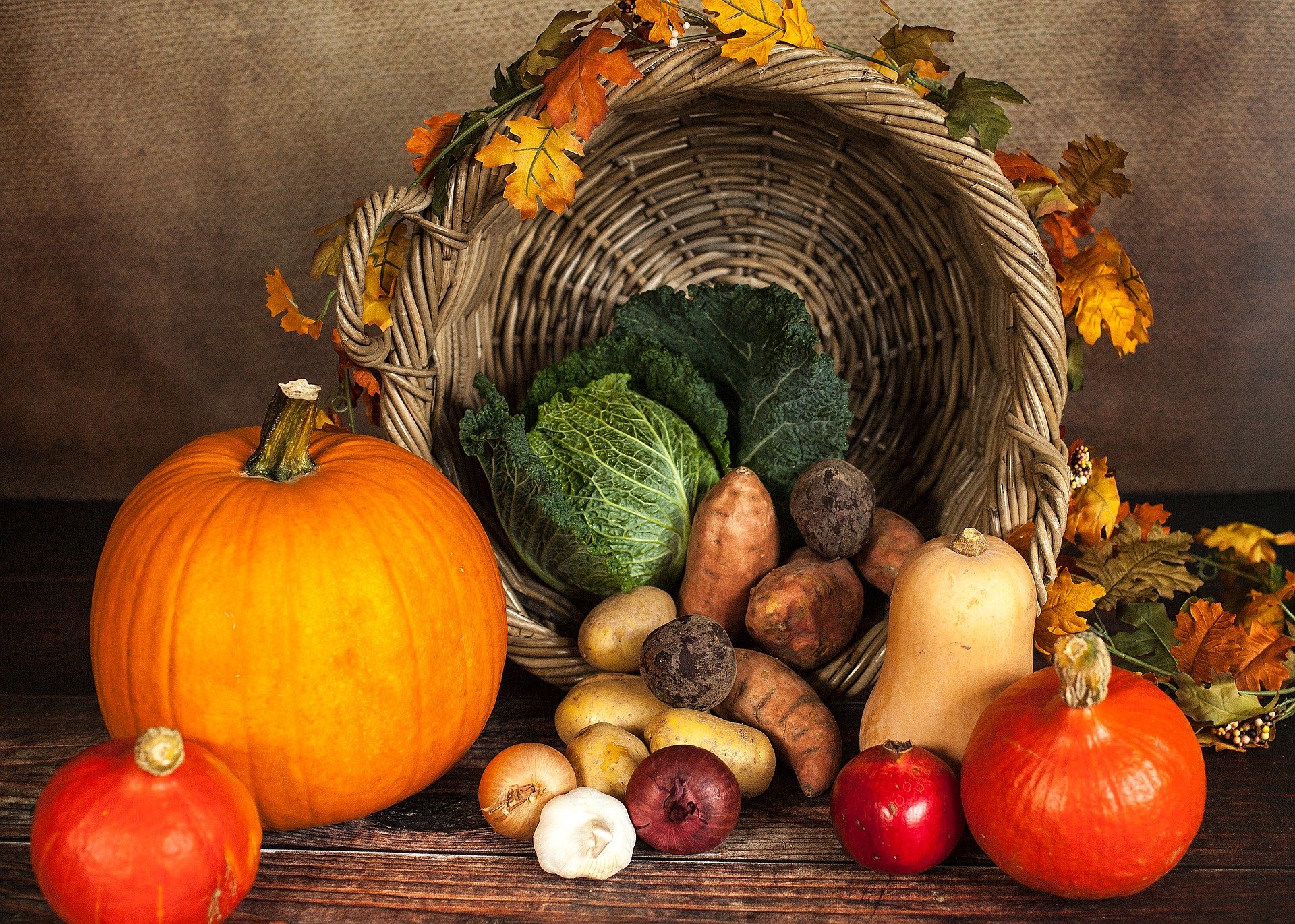 Various fresh vegetables on display. | Source: Pixabay.