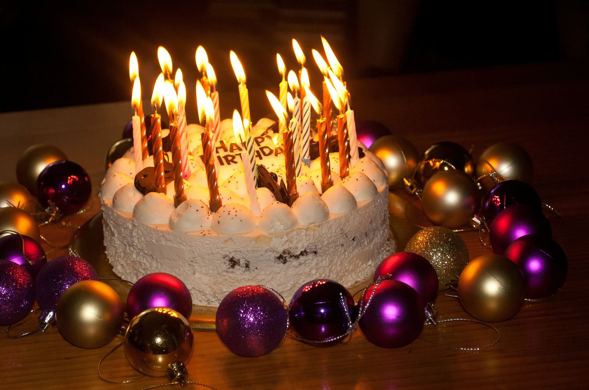 Birthday cake with candles | Source: Pixabay
