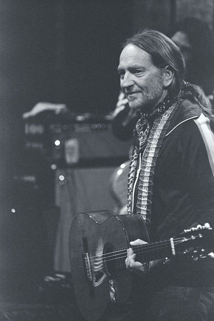 Willie Nelson Singing on "Saturday Night Live." | Source: Getty Images