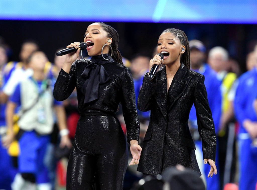 Chloe and Halle Bailey during their 2019 performance in Supebowl LIII. | Photo: Getty Images
