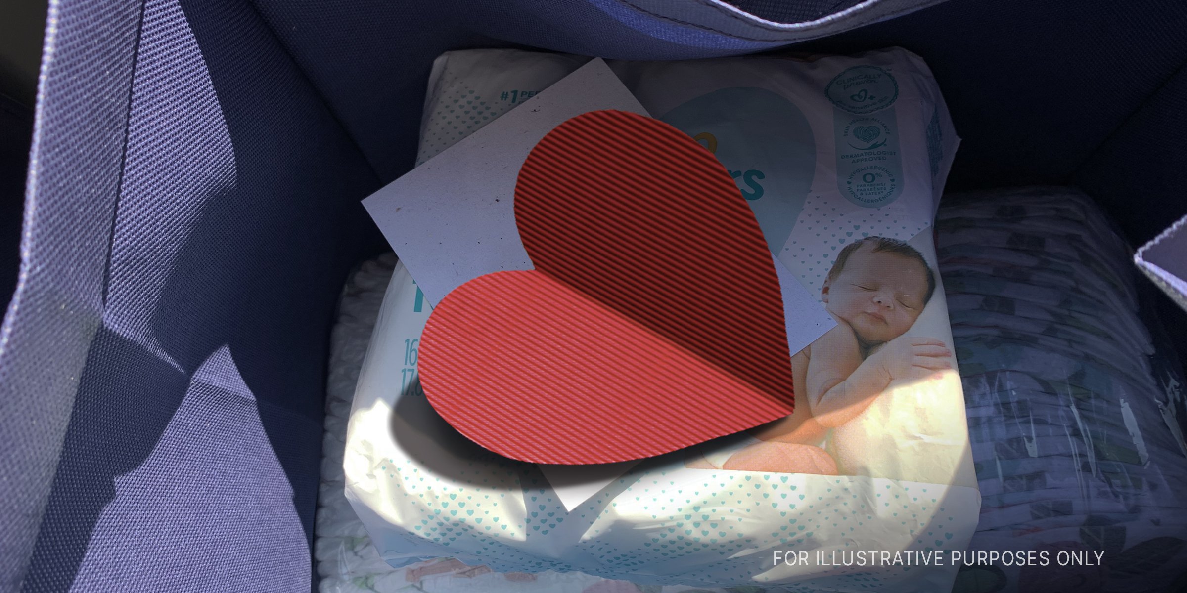 Heart-shaped note on pack of diapers | Source: Shutterstock Flickr / milwaukeeva (Public Domain) 