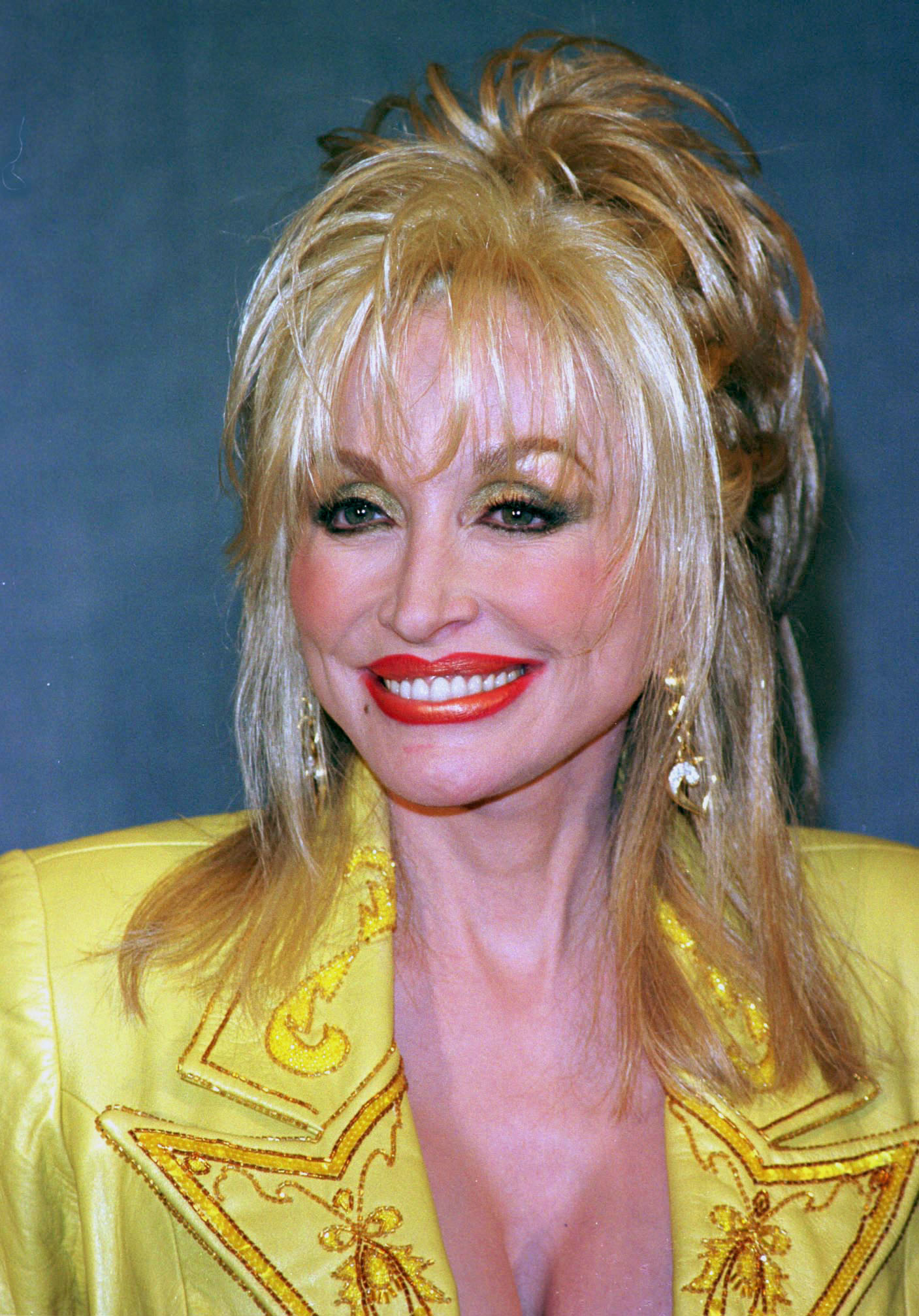 Dolly Parton portrait taken in 2000 | Source: Getty Images