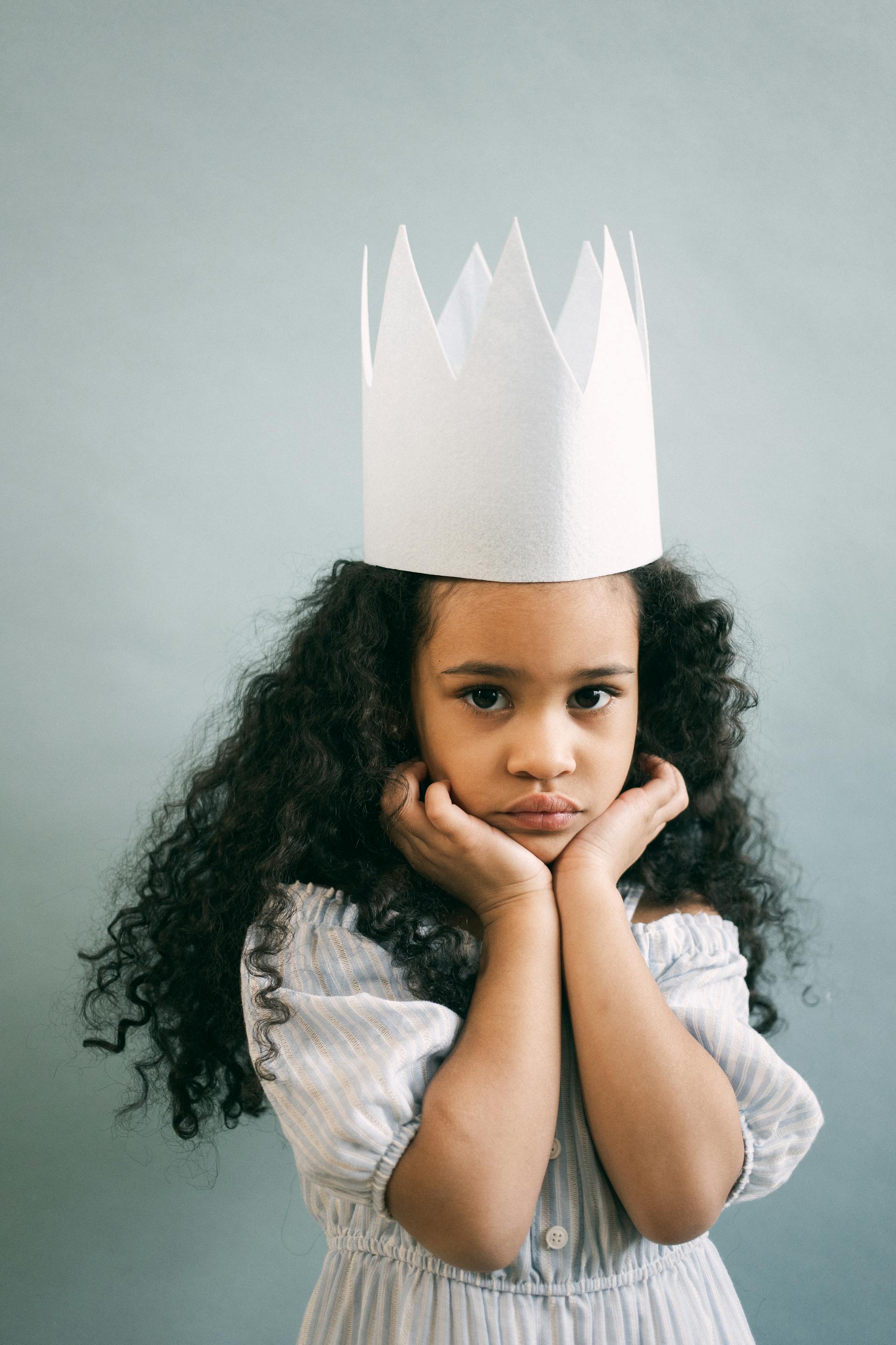 A little girl in a princess outfit | Source: Pexels