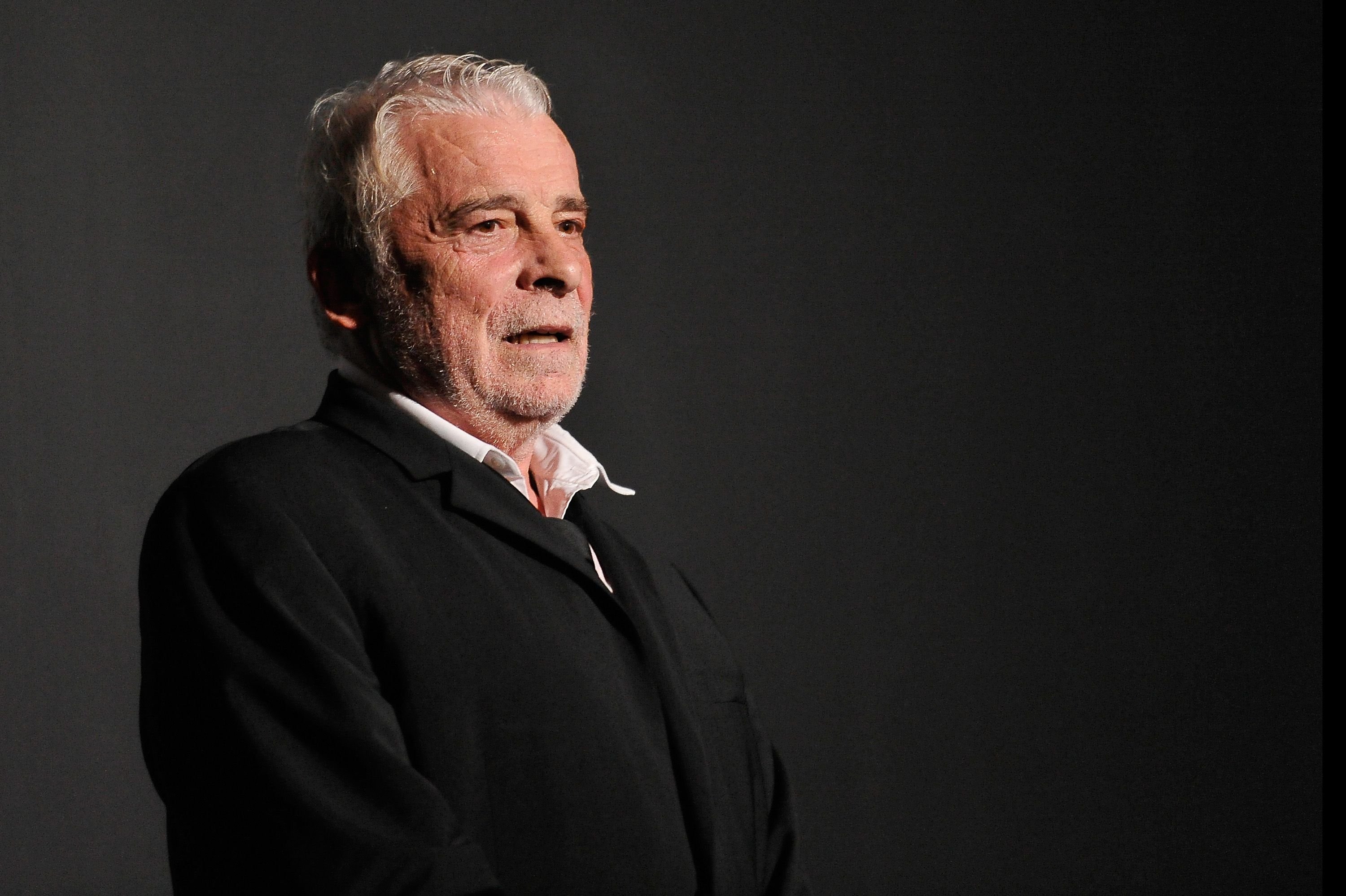 acques Weber pose sur scène lors de la première de 'Hotel Europe' au Théâtre de L'Atelier le 9 septembre 2014 à Paris, France. | Photo : Getty Images