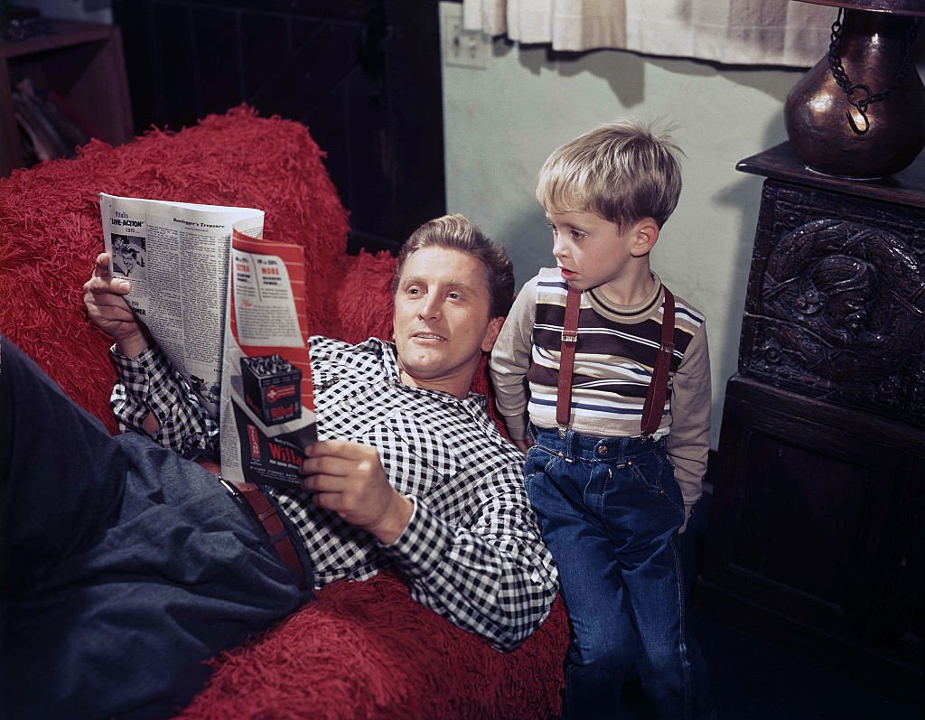 Kirk Douglas and Michael Douglas at home in Los Angeles, California, circa 1949 | Photo: Getty Images 