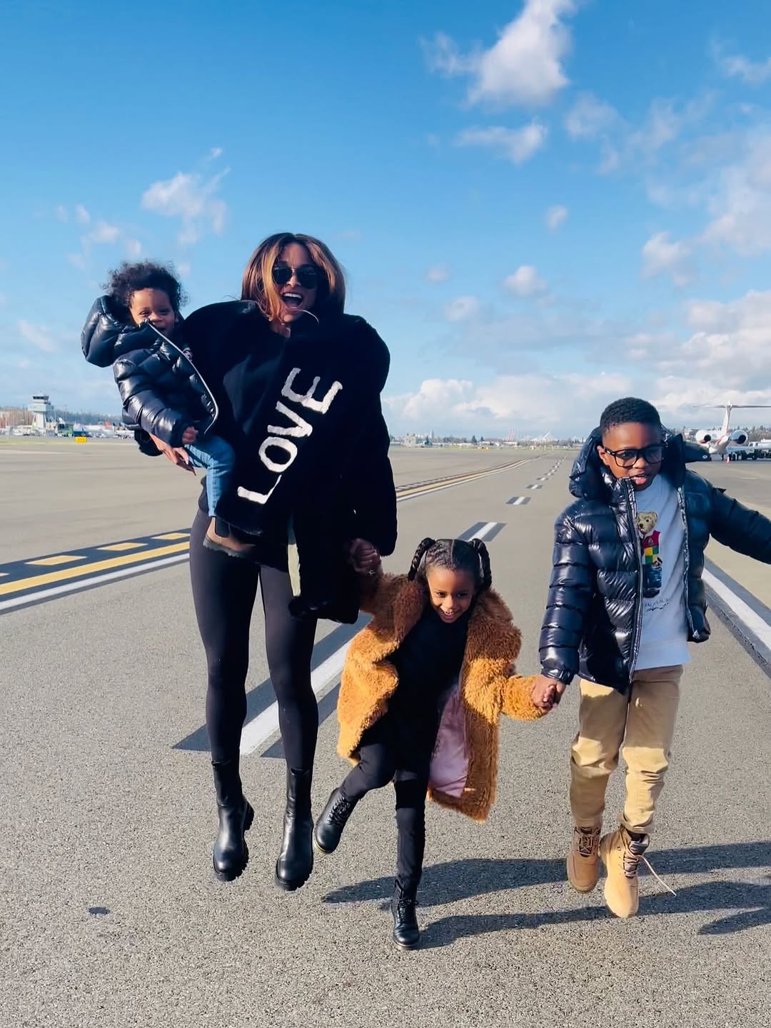 Ciara sharing a sweet moment outside with three of her kids. | Source: Instagram/ciara