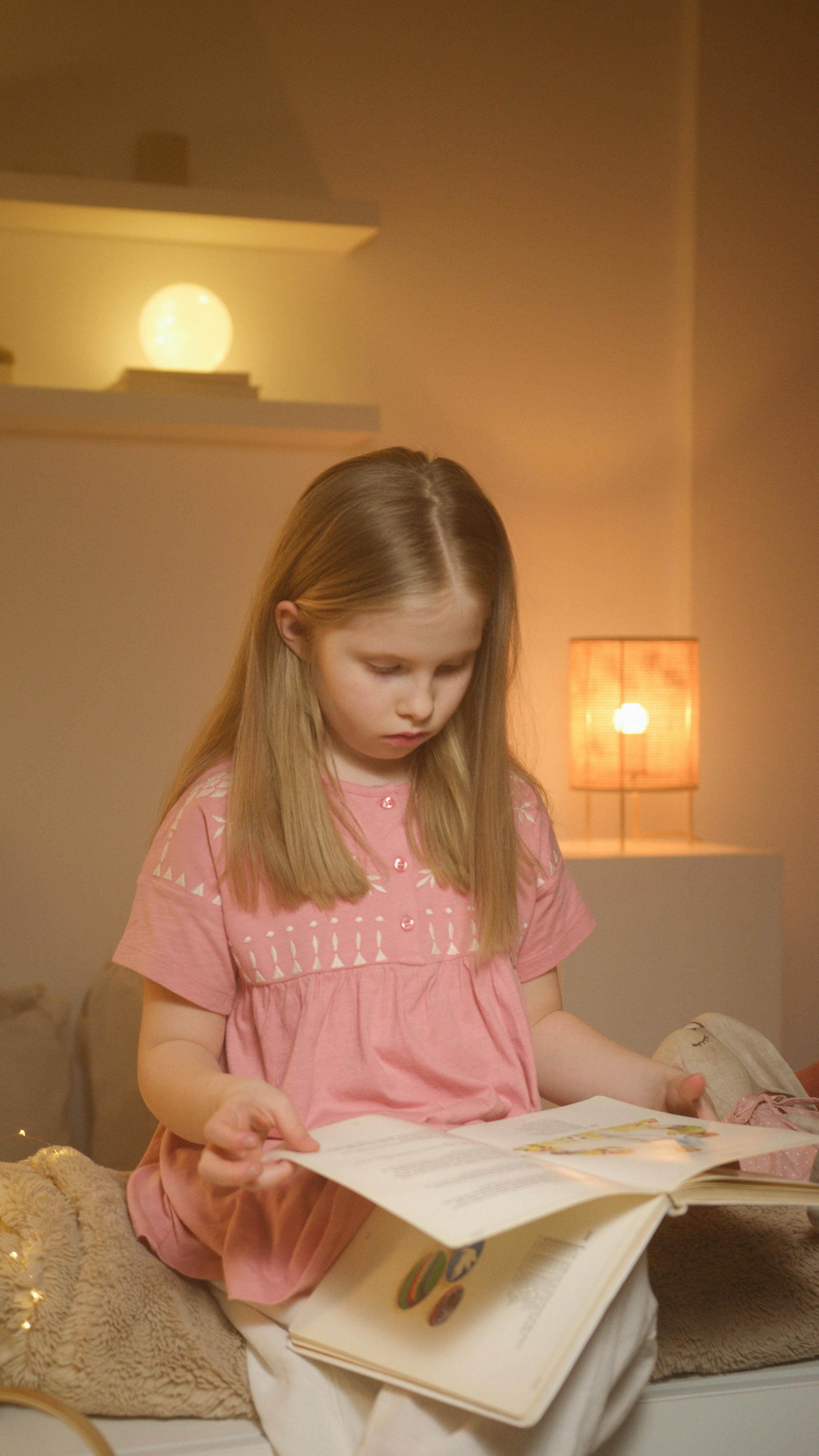 A girl in her bedroom | Source: Pexels