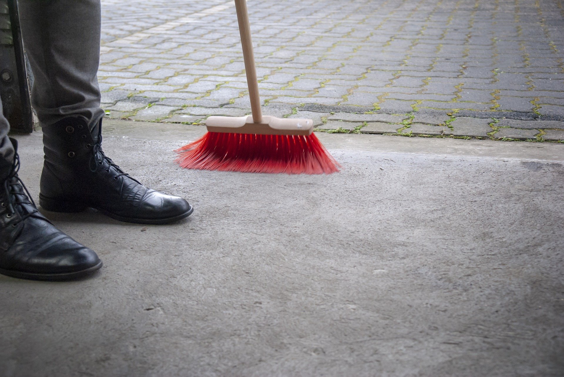 The boy swept the floor and scooped the litter. | Source: Pixabay