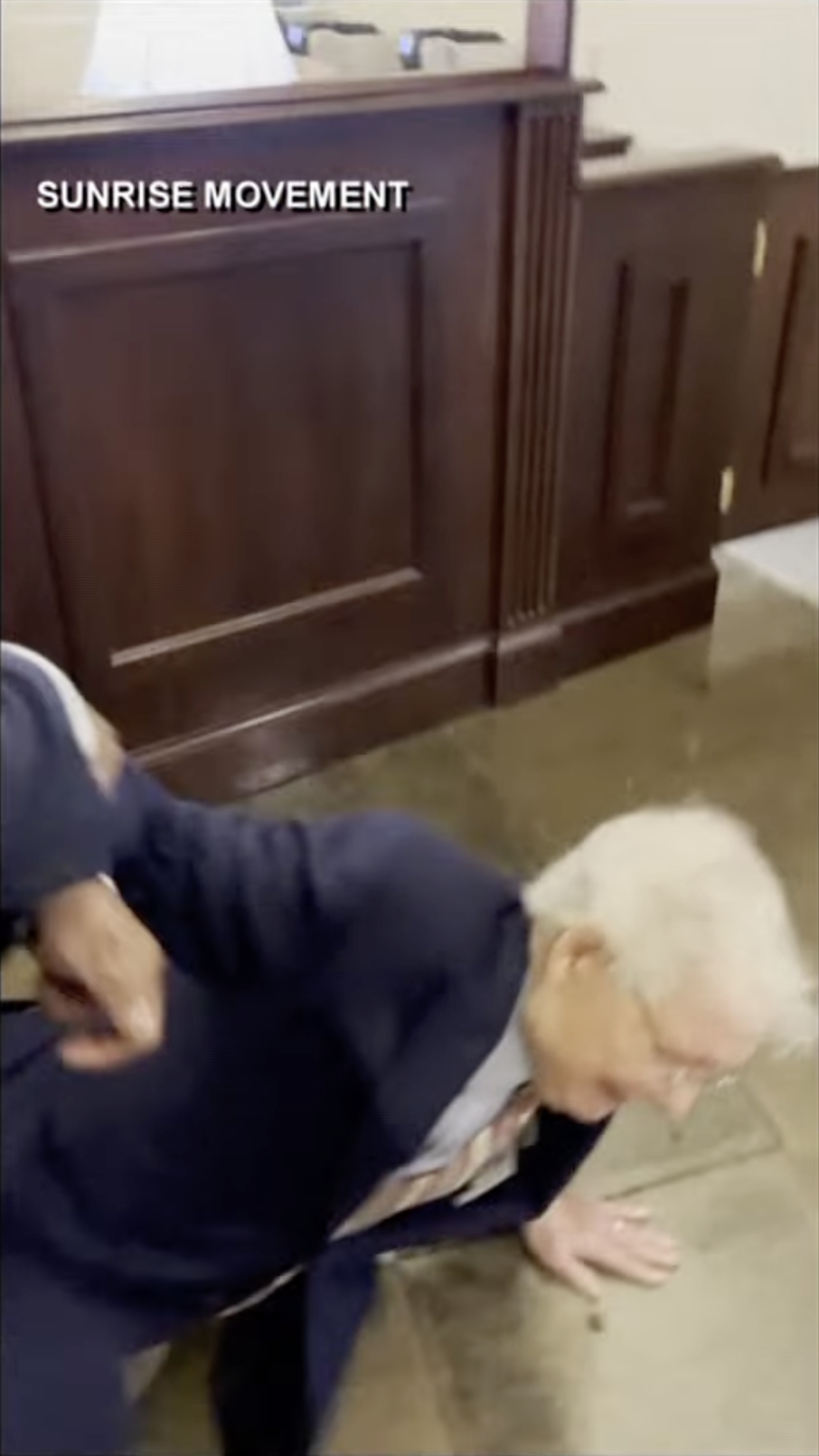 Senator Mitch McConnell begins to fall forward, landing on one hand as Capitol staff move to assist, as posted on October 16, 2025 | Source: YouTube/WHAS11News