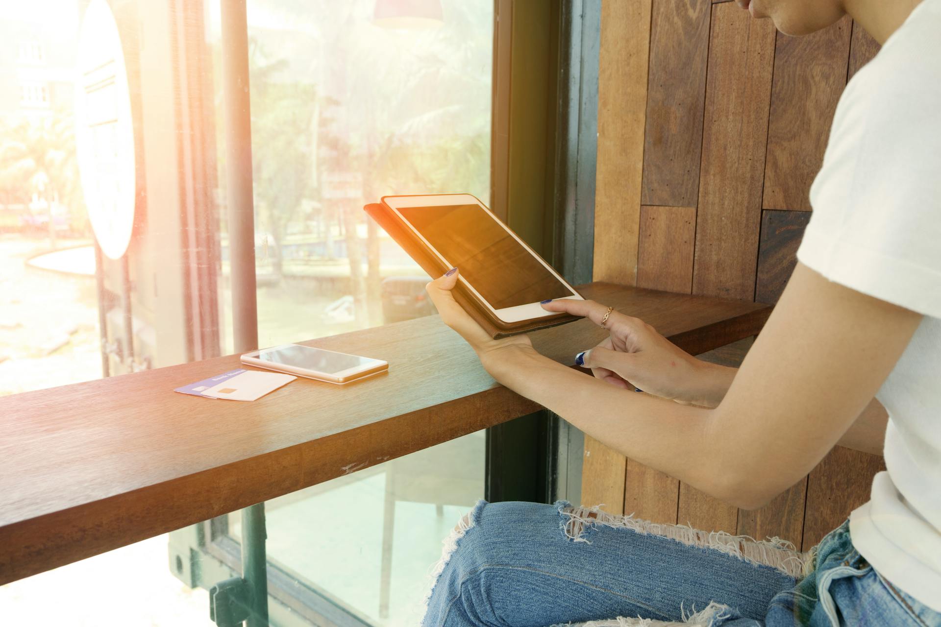 A woman holding a tablet | Source: Pexels