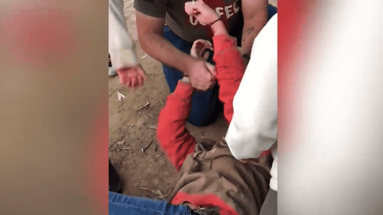La mujer recibió ayuda de testigos y del personal. Fuente: YouTube/TODAY