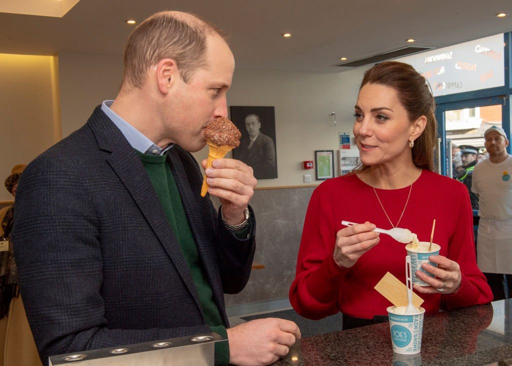 Prince William, Duke of Cambridge and Catherine, Duchess of Cambridge eat ice cream during a visit to Joe's Ice Cream Parlour in the Mumbles to meet local parents and carers | Photo: Getty Images