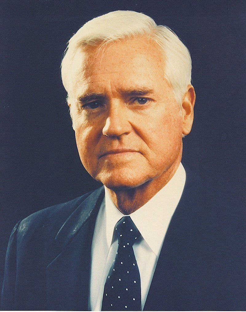 Ernest Hollings' official portrait as the Governor of South Carolina | Photo: Wikimedia Commons