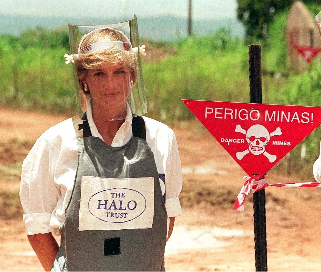 Princess Diana in a minefield in Angola/ Source: Getty Images