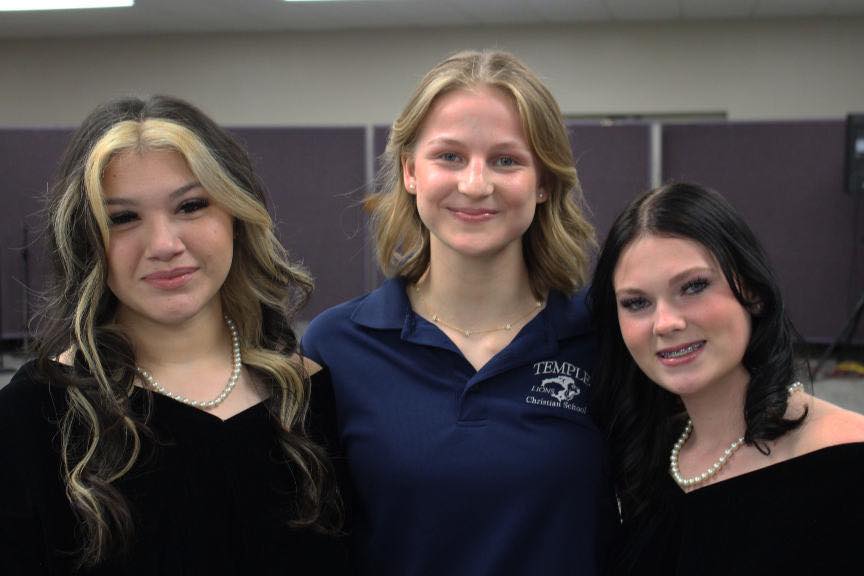 Anna Kepner smiling with fellow students. | Source: Facebook/Temple Christians School