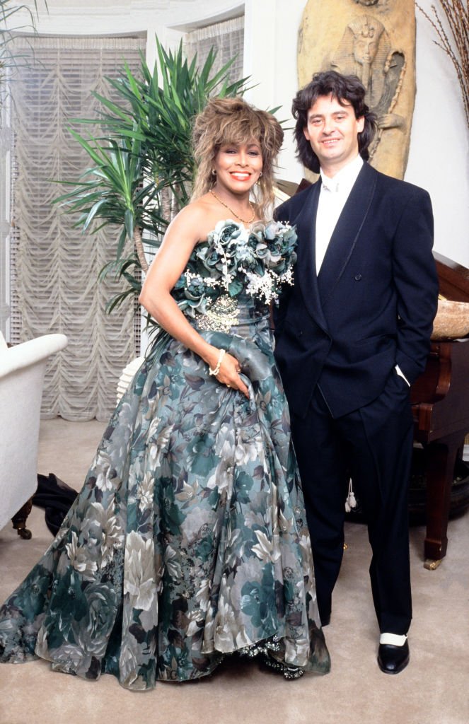 Singer Tina Turner poses with Erwin Bach to celebrate her 50th birthday in November 1989, London. | Source: Getty Images