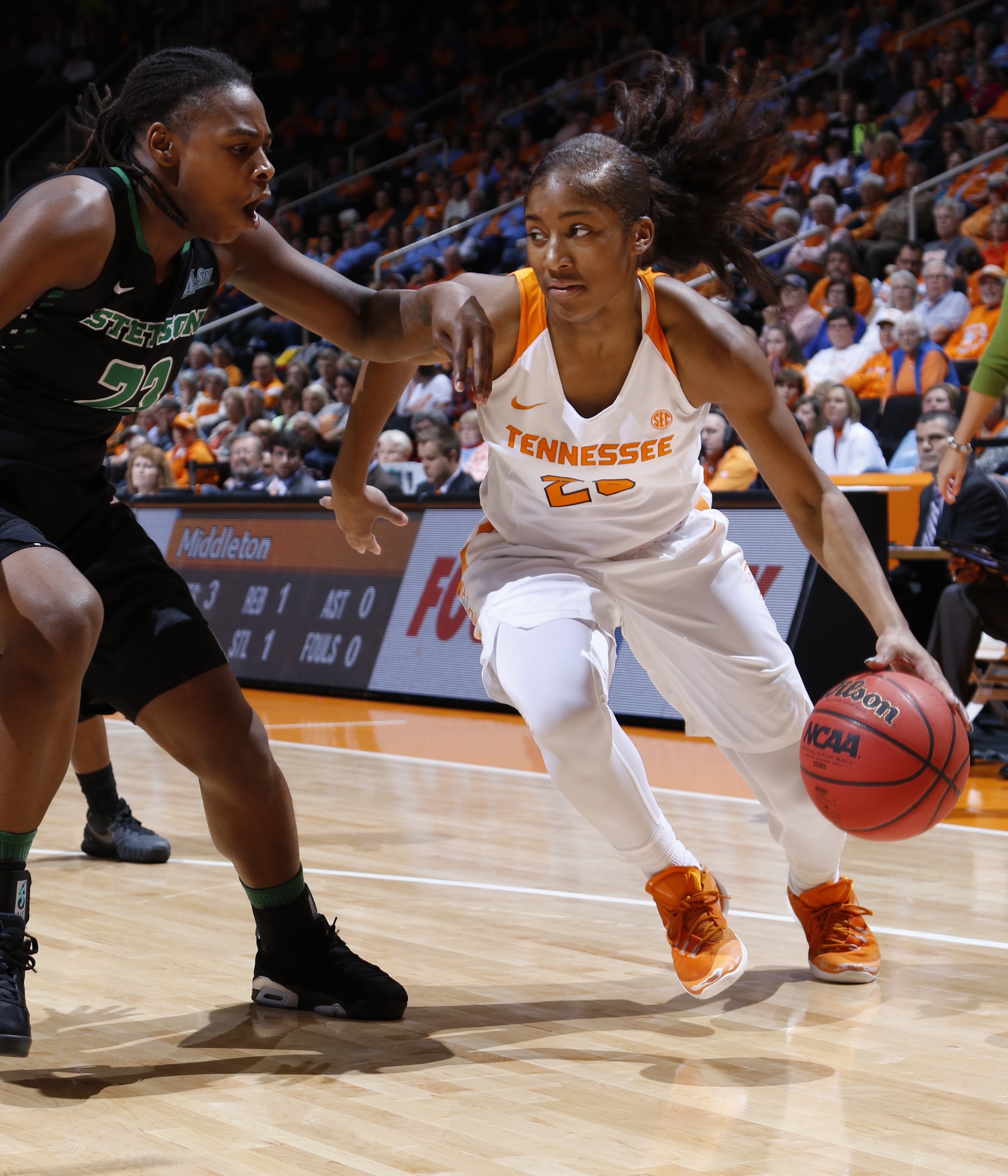 Te'a Cooper #20 of the Tennessee Lady Volunteers drives against Breana Bey #23 of the Stetson Hatters in a game at Thompson-Boling Arena, on December 30, 2015, in Knoxville, Tennessee. | Source: Getty Images