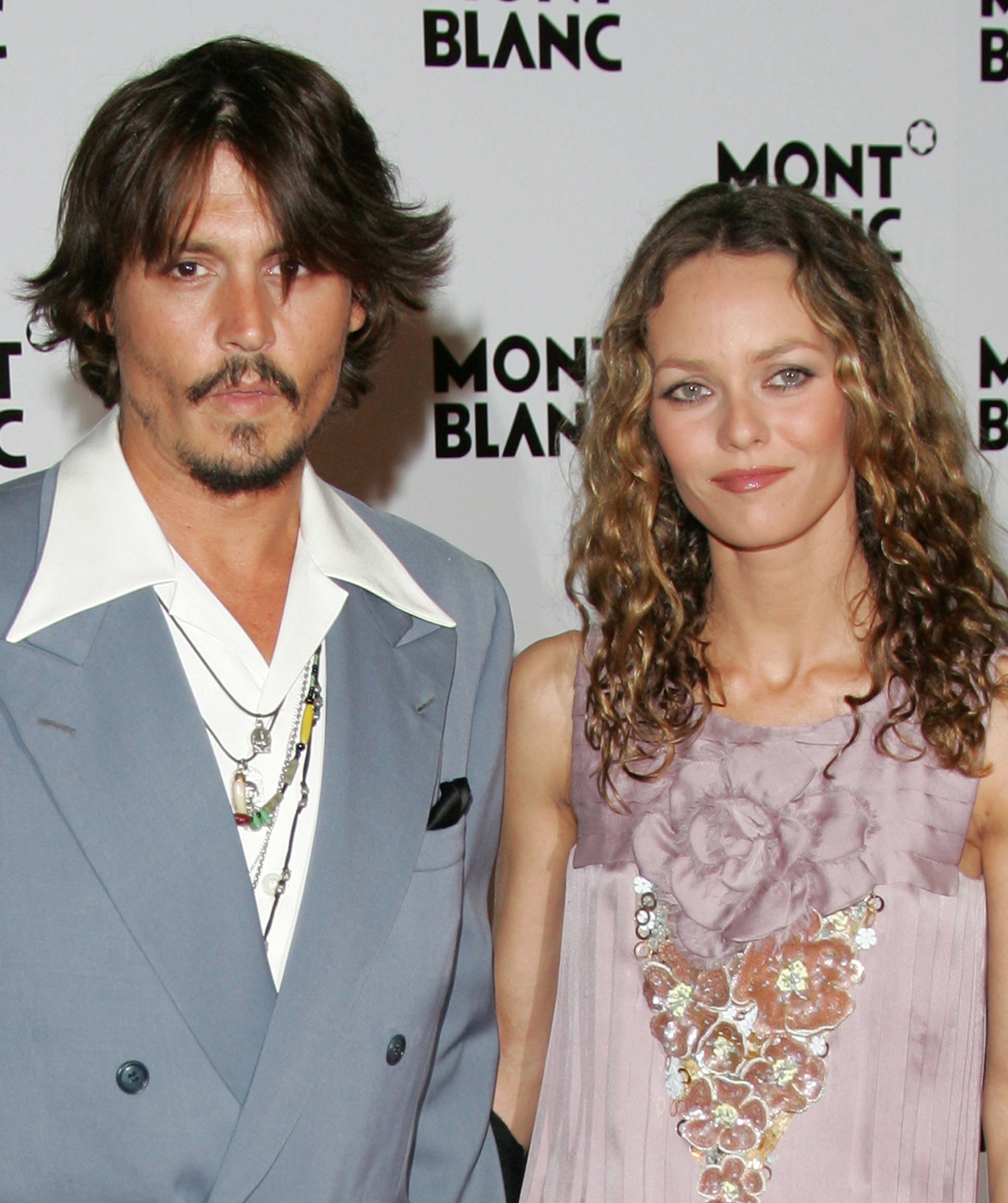 Johnny Depp y Vanessa Paradis en la fiesta del centenario del "Mont Blanc" el 5 de abril de 2006. | Foto: Getty Images