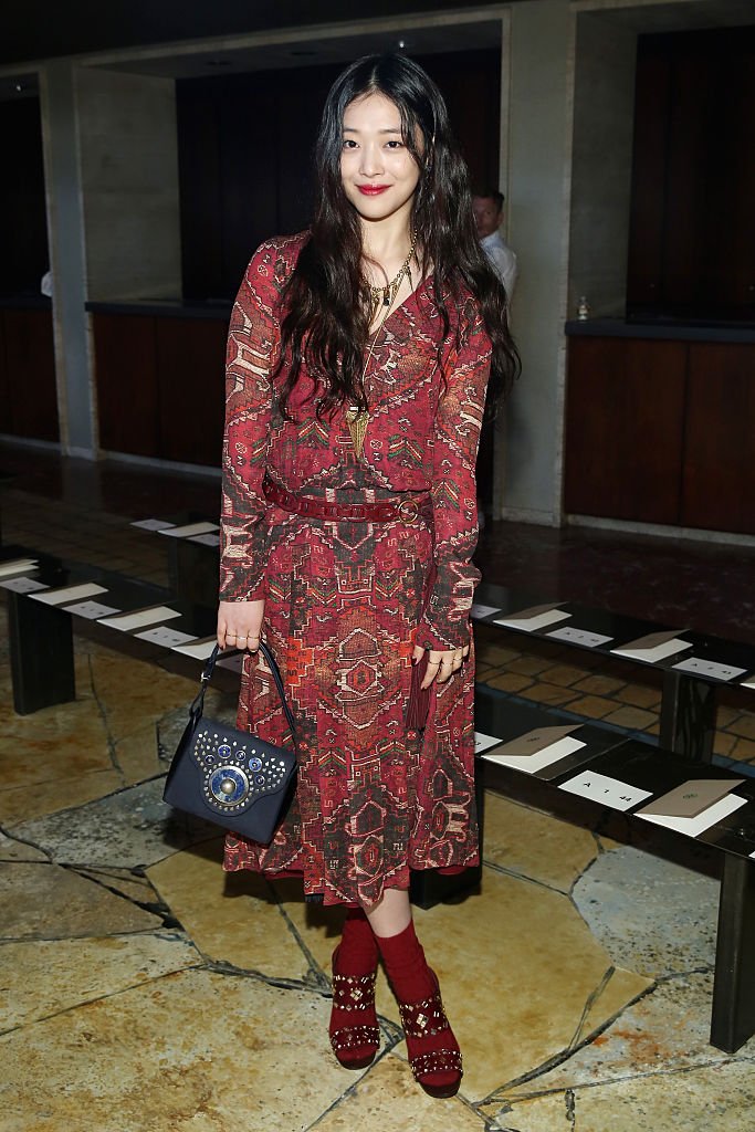 Sulli assiste au Tory Burch Spring le 15 septembre 2015 à New York | Photo : Getty Images