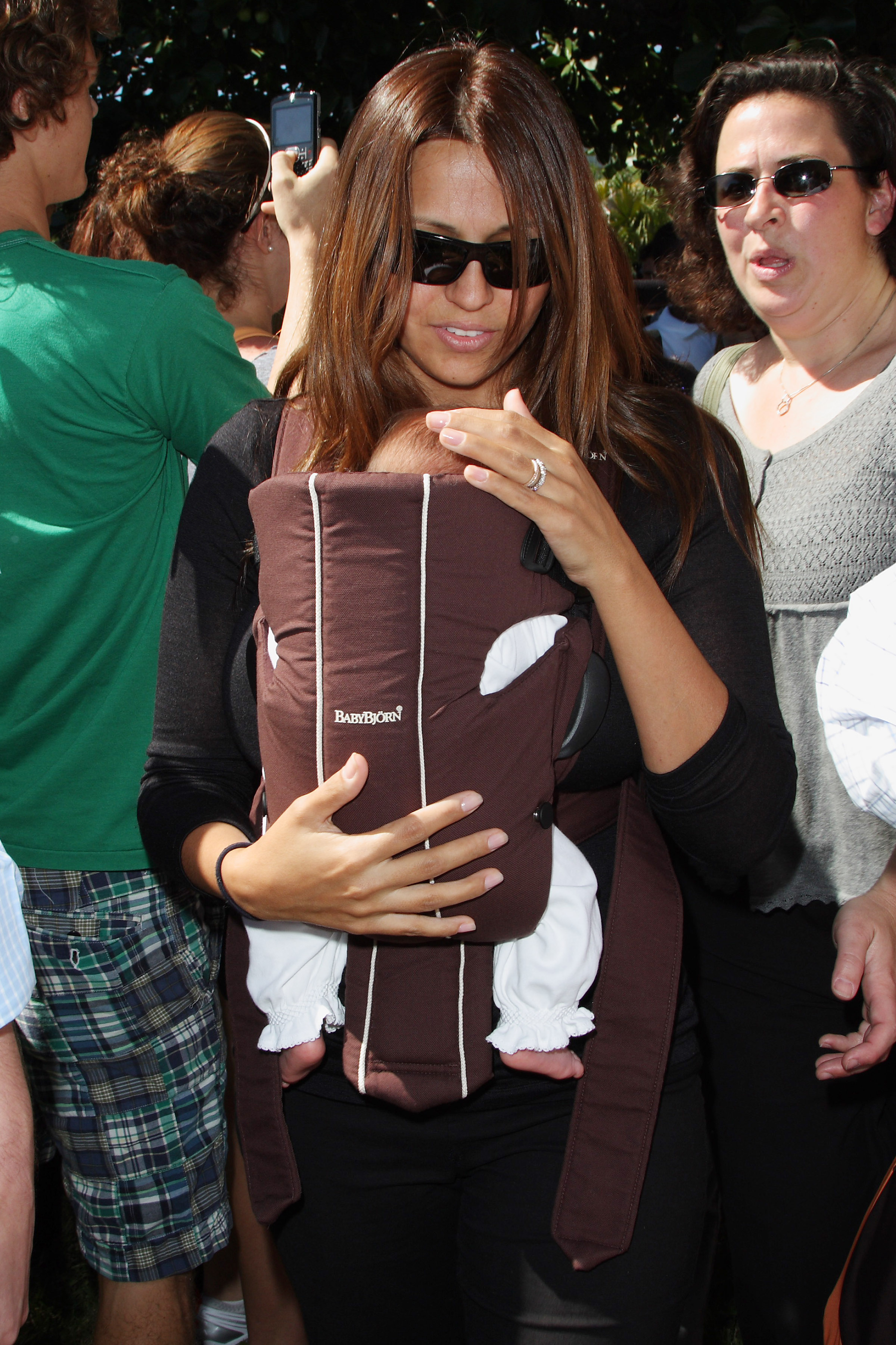 Matt Damon's wife, Luciana Barroso and daughter, Gia Zavala Damon, on October 27, 2008, in Coral Gables, Florida | Source: Getty Images