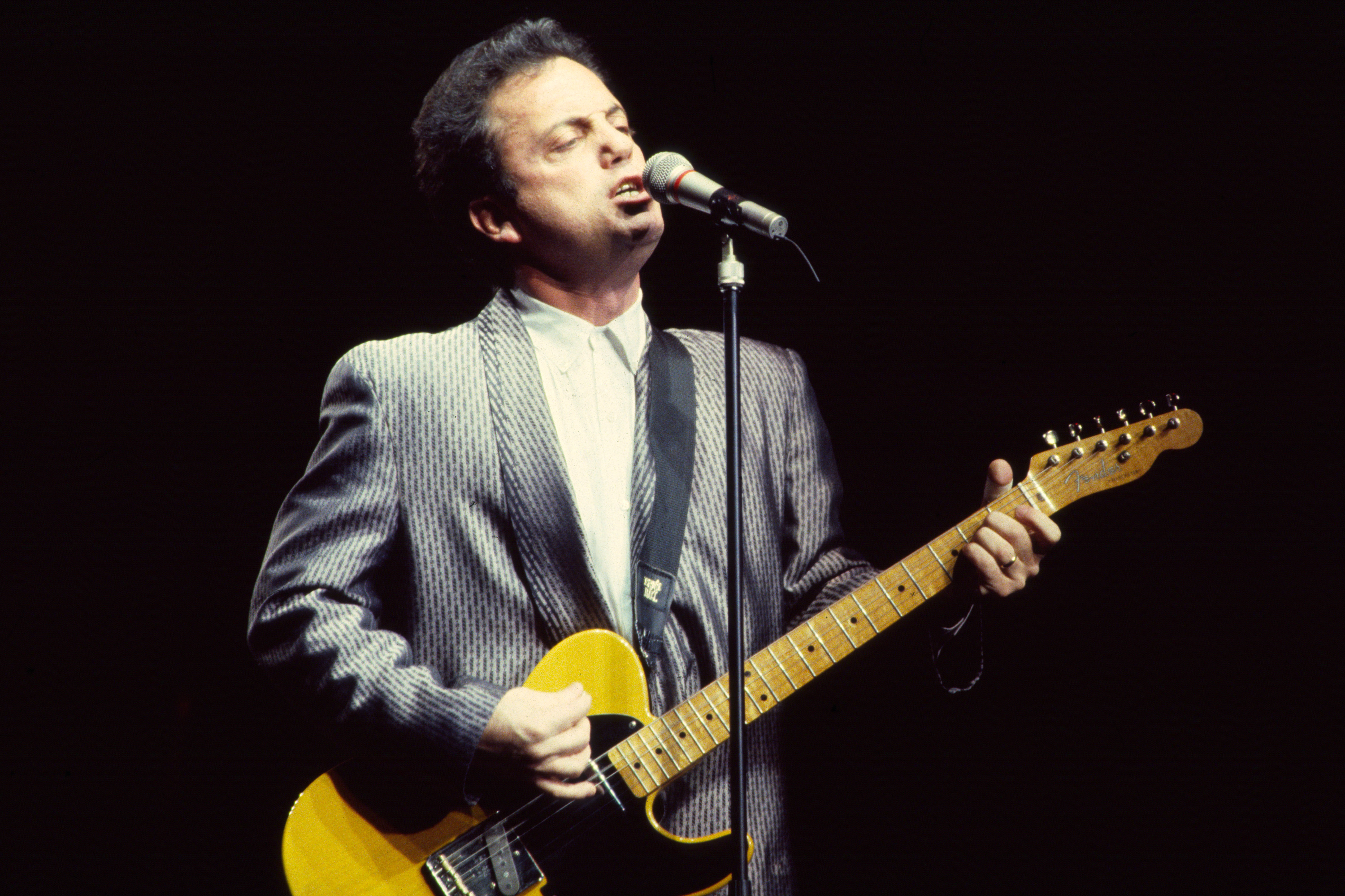 Billy Joel performs at Nassau Veterans Memorial Coliseum in New York on December 12, 1986 | Source: Getty Images