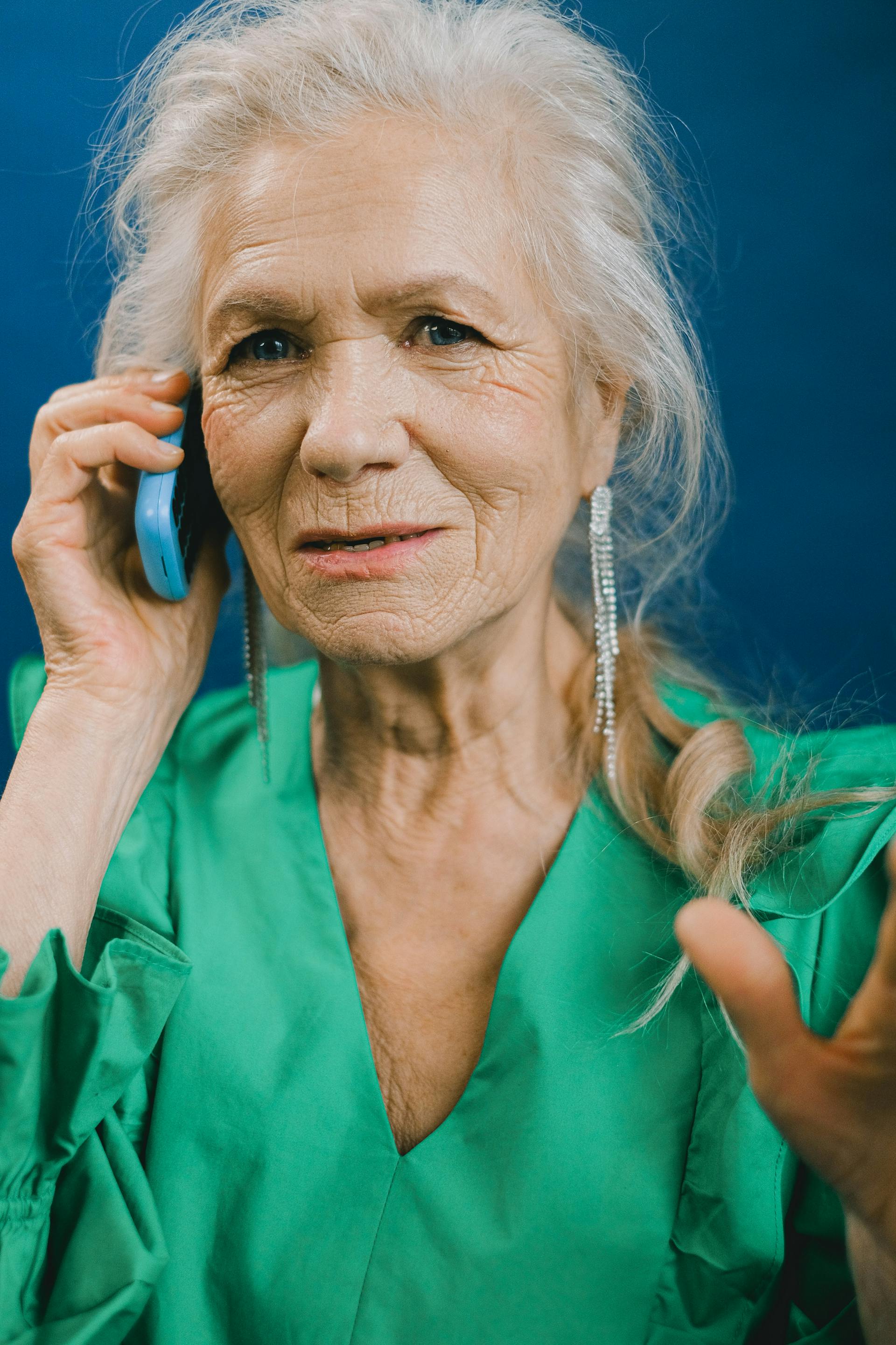 An older woman talking to her niece on the phone | Source: Pexels