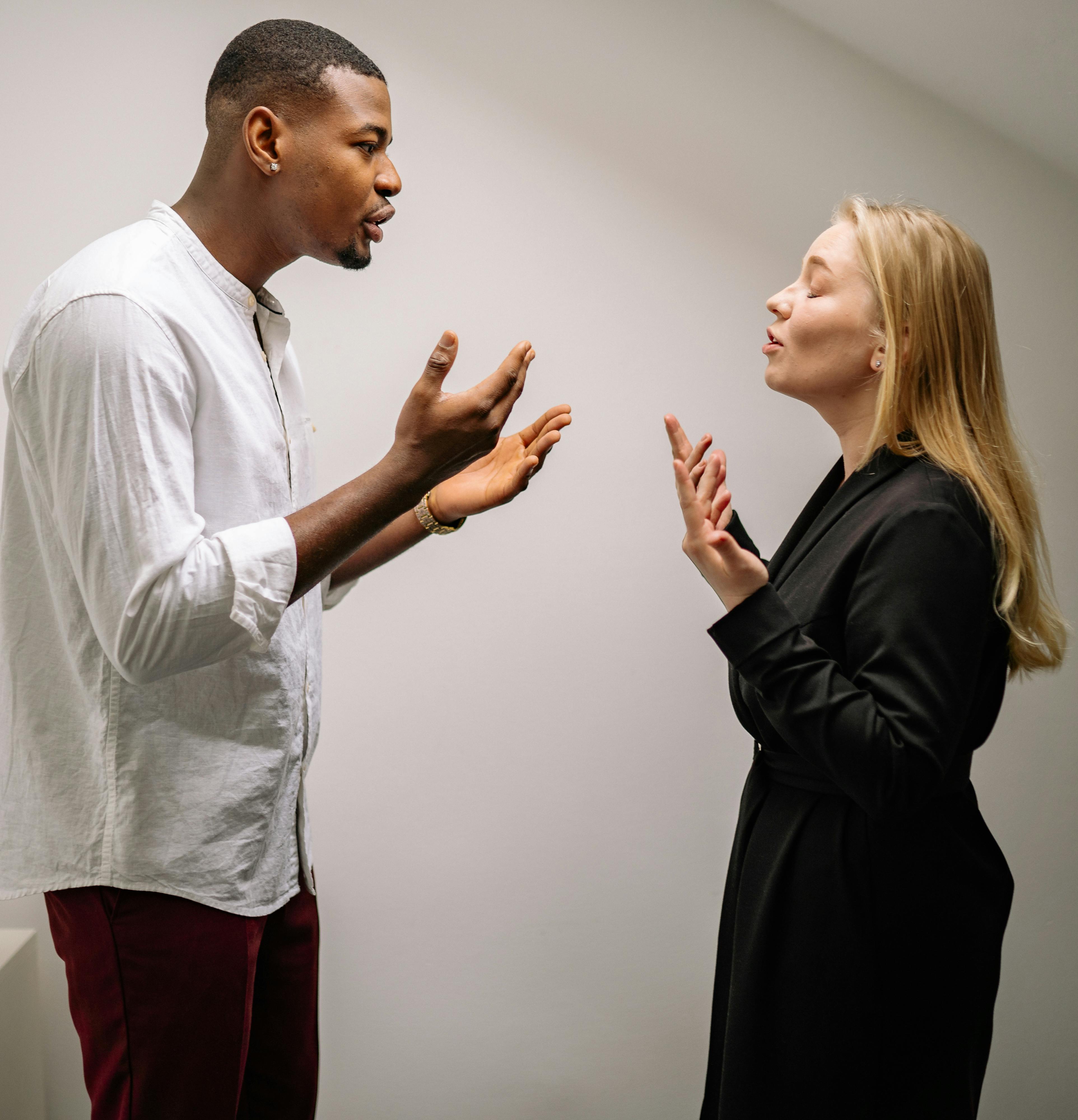 A couple having a disagreement | Source: Pexels