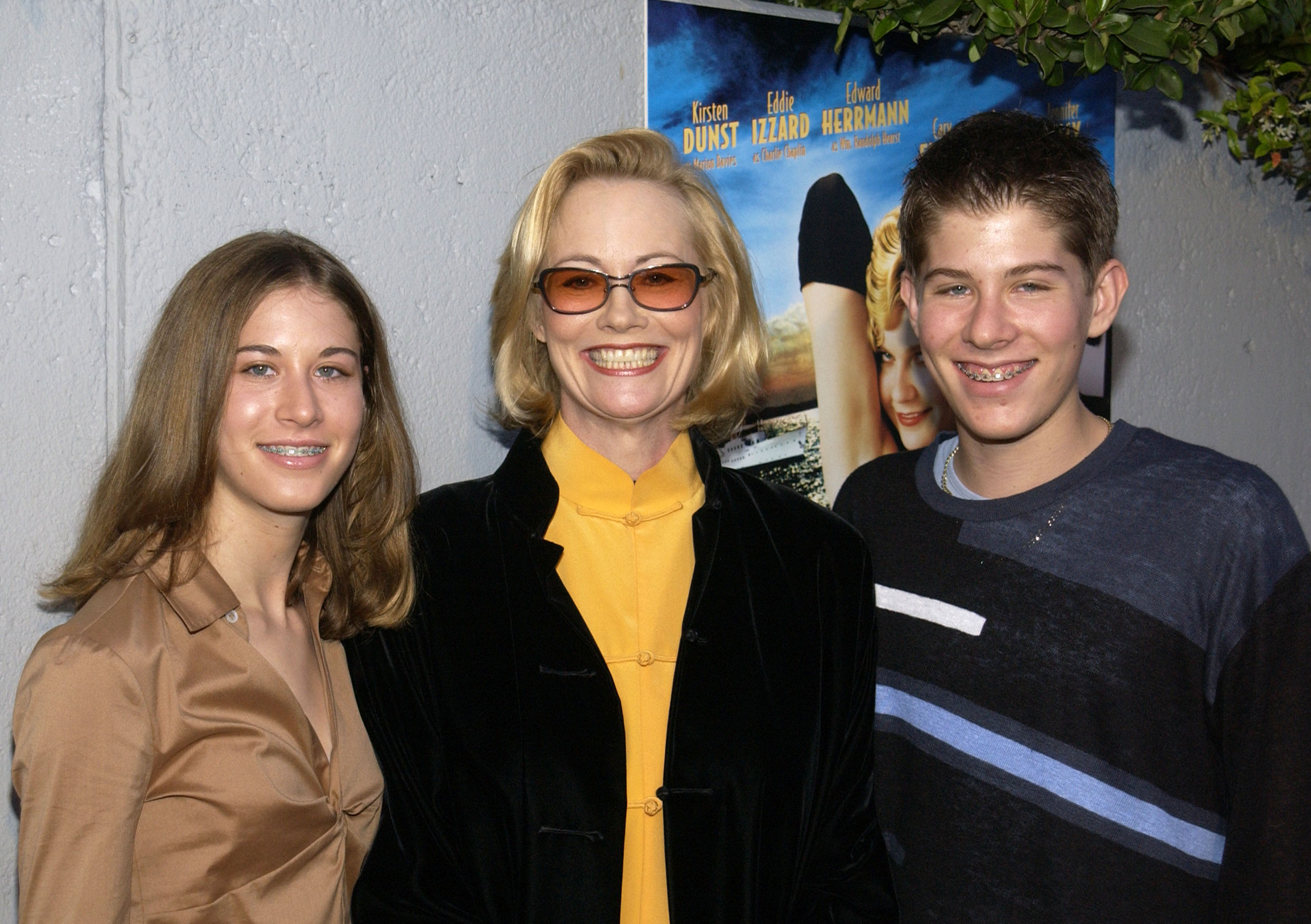 Cybill Shepherd, her twin children Ariel and Zachariah Oppenheim during "The Cat's Meow" premiere at Harmony Gold on April 11, 2002, in Hollywood, California. | Source: Getty Images