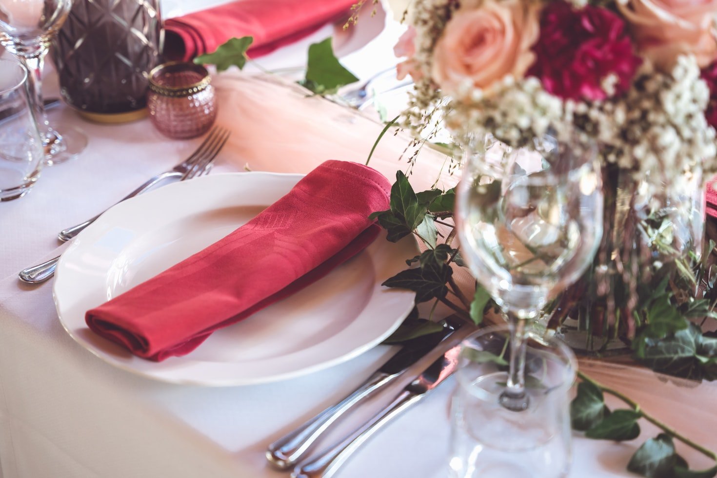 The preparations for a romantic dinner wasn't what Sylvia saw | Source: Unsplash