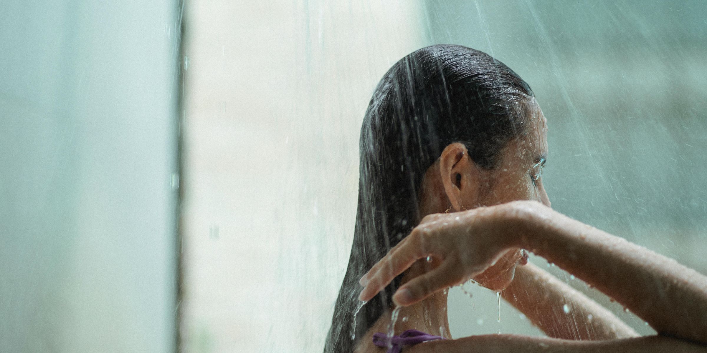 A woman taking a shower | Source: Pexels