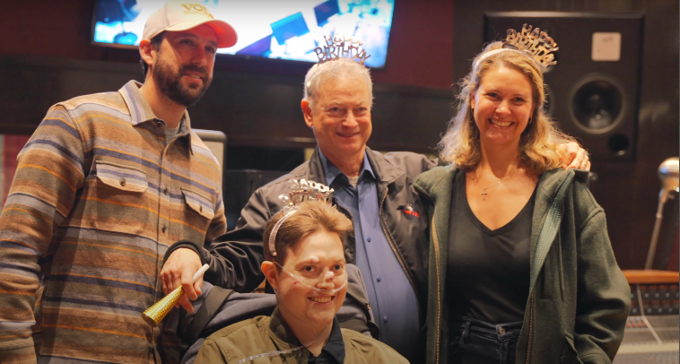 McCanna Anthony "Mac" Sinise, Gary Sinise and friends and family posing for a picture posted on February 22, 2024 | Source: YouTube/Mac Sinise