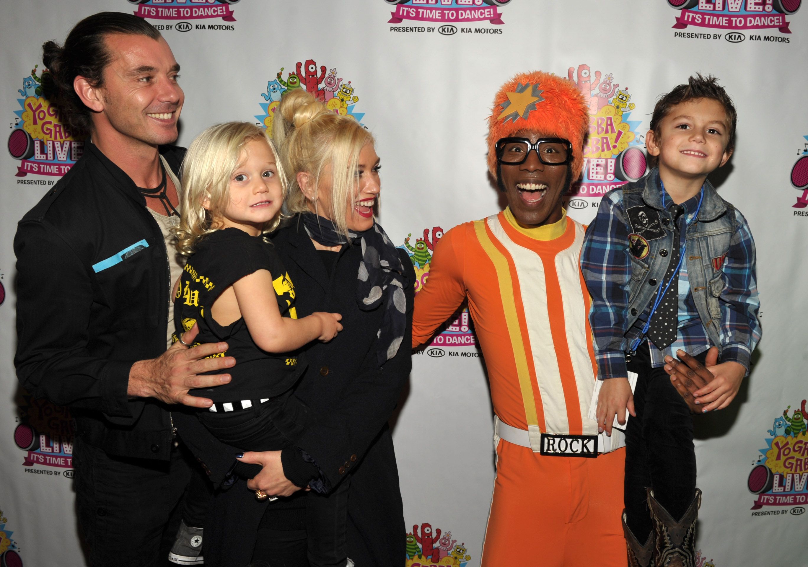 Gavin Rossdale, with Gwen Stefani, their sons Zuma and Kingston, and  DJ Lance Rock,backstage at "Yo Gabba Gabba Live!" in 2011 in Los Angeles | Source: Getty Images
