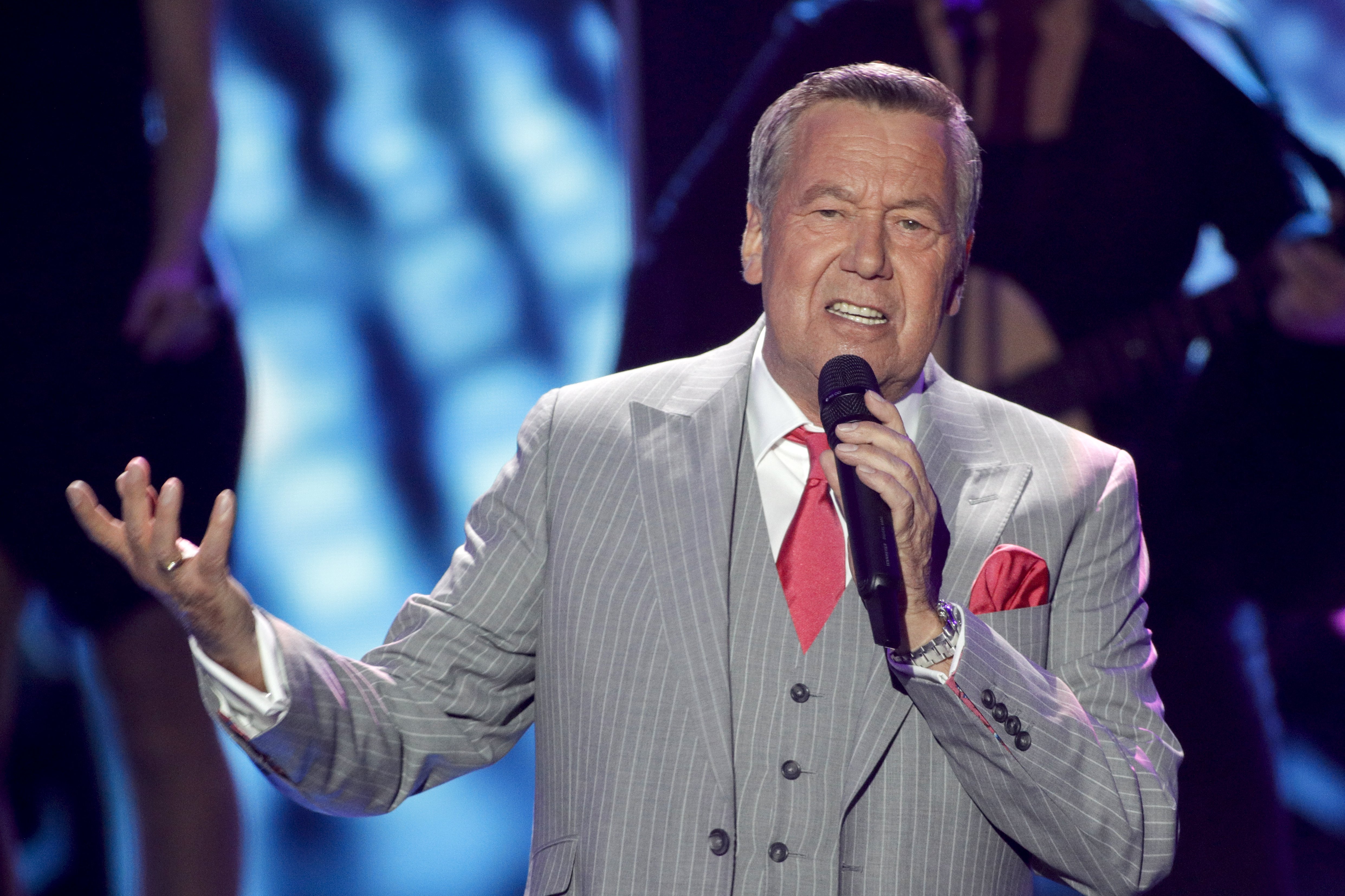 Deutscher Sänger Roland Kaiser während der Fernsehsendung 'Willkommen bei Carmen Nebel' in Velodrom am 4. Mai 2019 in Berlin. | Quelle: Getty Images
