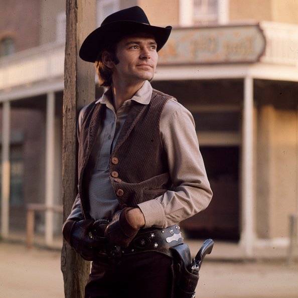 Pete Duel on the set of "Alias Smith and Jones" circa 1972 | Source: Getty Images
