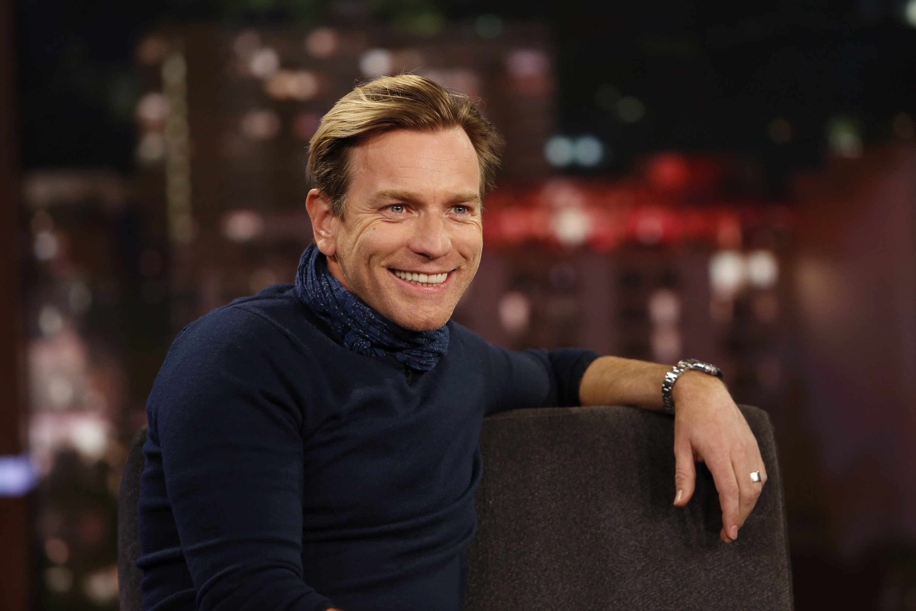 Ewan McGregor serves as guest at the "Jimmy Kimmel Live" show on January 29, 2016. | Source: Getty Images
