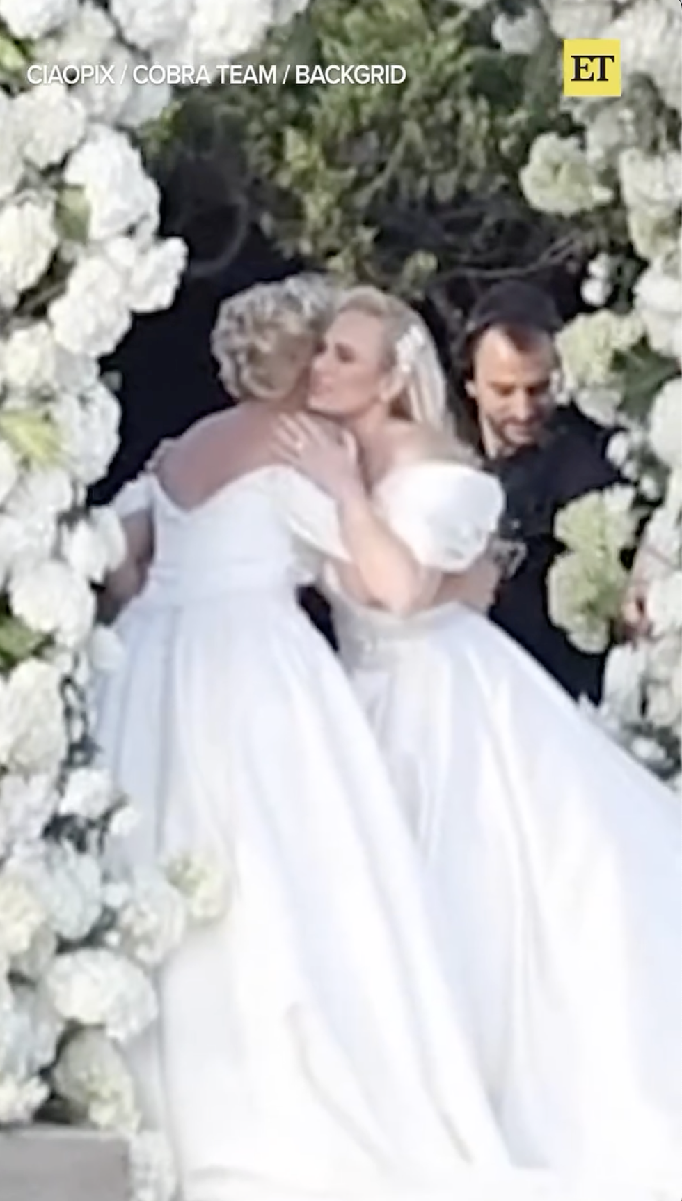 Rebel Wilson and Ramona Agruma on their wedding day posted on September 30, 2024 | Instagram/entertainmenttonight