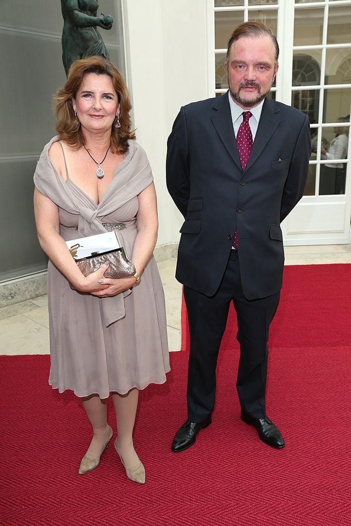 Alexander Schaumburg-Lippe und seine Cousine Tatjana Schaumburg-Lippe am 26. Juli 2015 im Cuvillies Theater in München. | Quelle: Getty Images