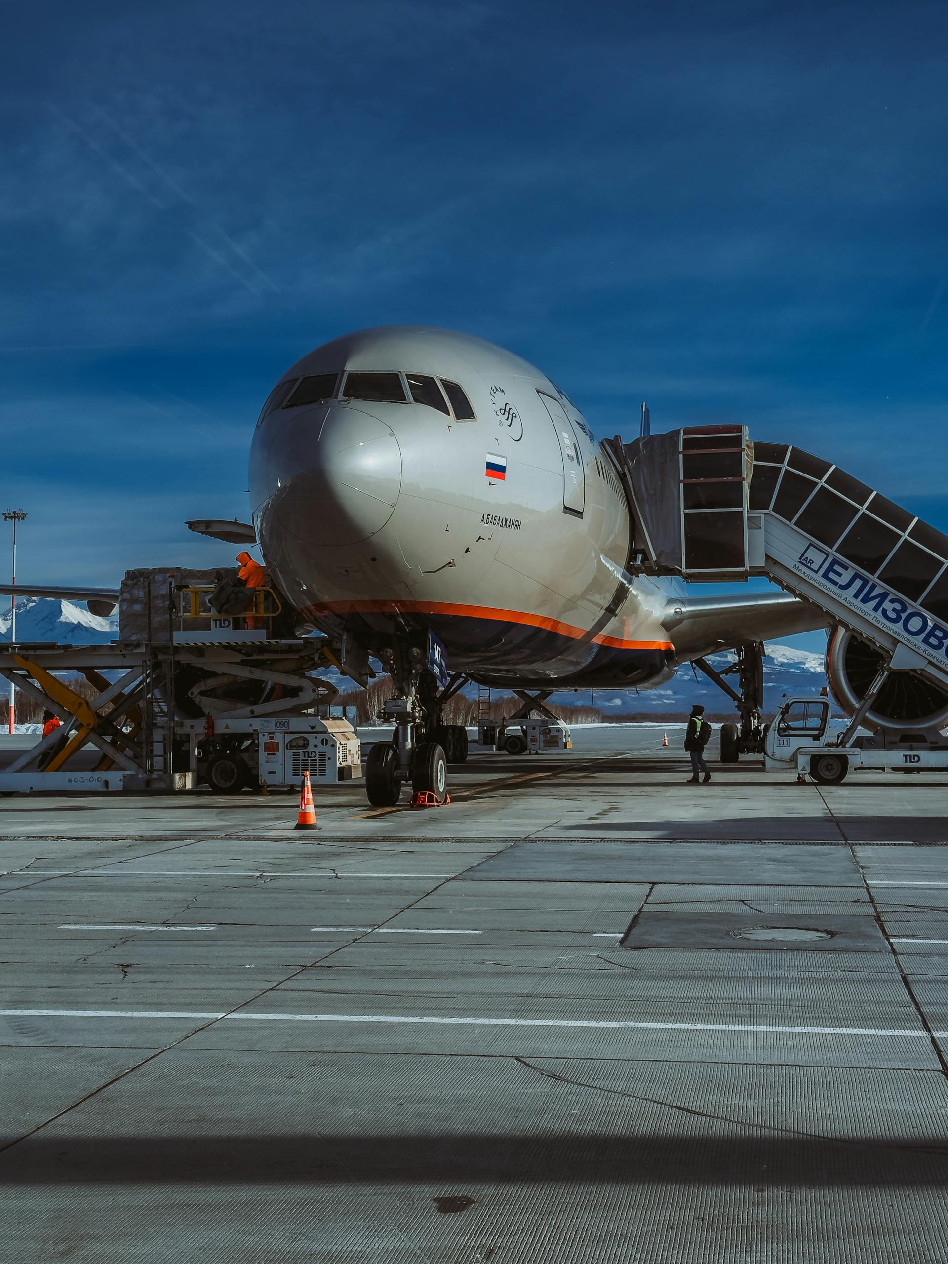 An airplane parked on the tarmac | Source: Pexels