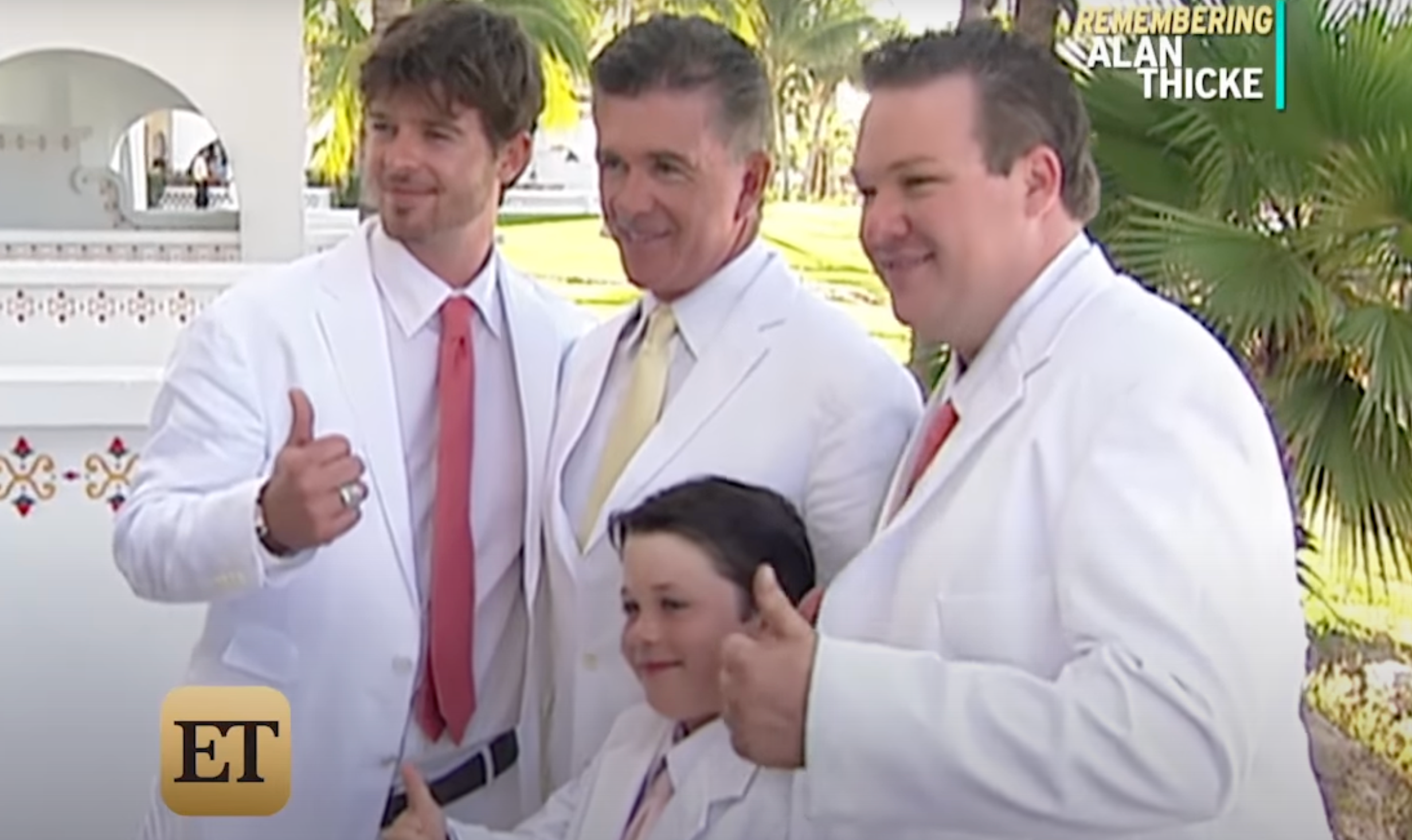 Robin Thicke, Alan Thicke, Carter Thicke and family member on Alan's wedding day to Tanya Callau on May 7, 2005 in Cabo San Lucas, Mexico | Source: YouTube/EntertainmentTonight