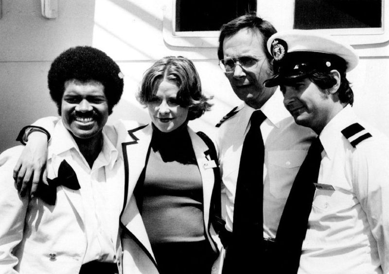 Ted Lange, Lauren Tewes, Bernie Kopell, and Fred Grandy on "The Love Boat." | Source: Wikimedia Commons