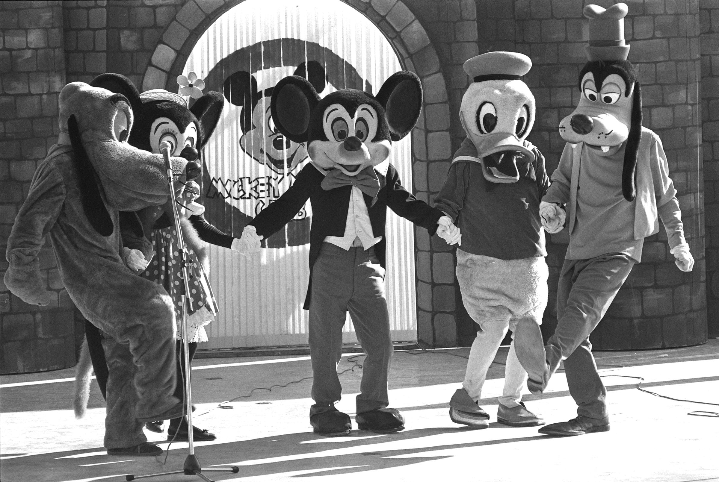 Cartoon figures Mickey Mouse, Minnie, Donald Duck, Pluto and Goofy perform in "Mickey Mouse Club" at Ocean Park on December 9, 1978 | Source: Getty Images