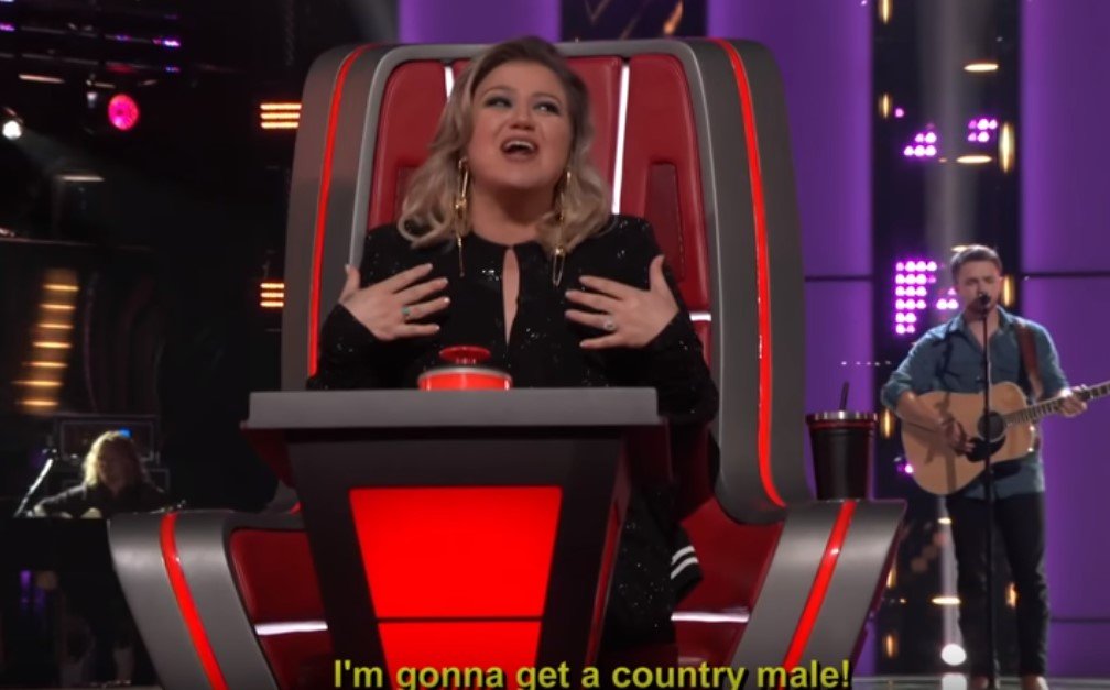 Kelly Clarkson excited about Marlow's performance on "The Voice" | Photo: YouTube/The Voice