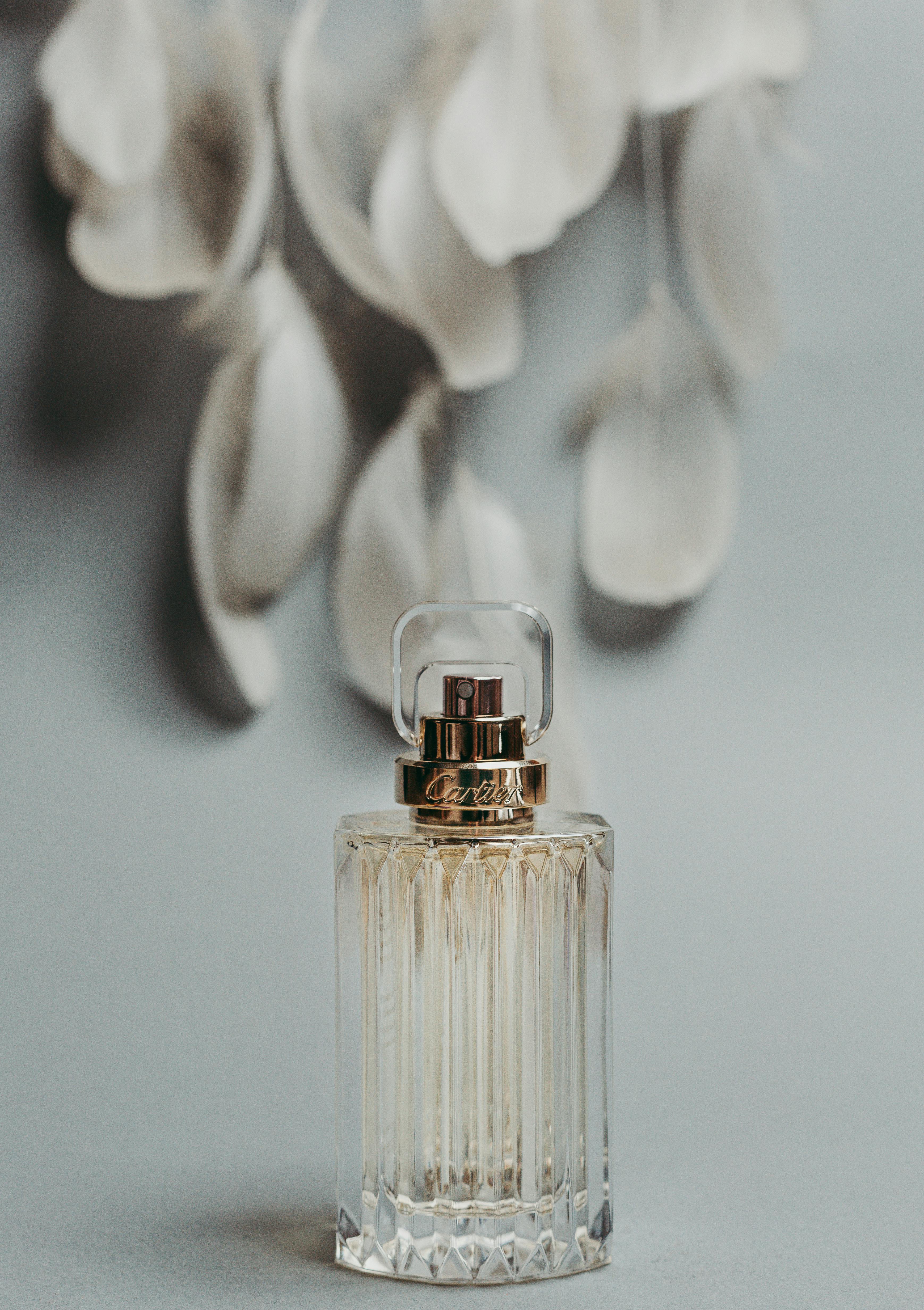 A bottle of expensive perfume | Source: Pexels