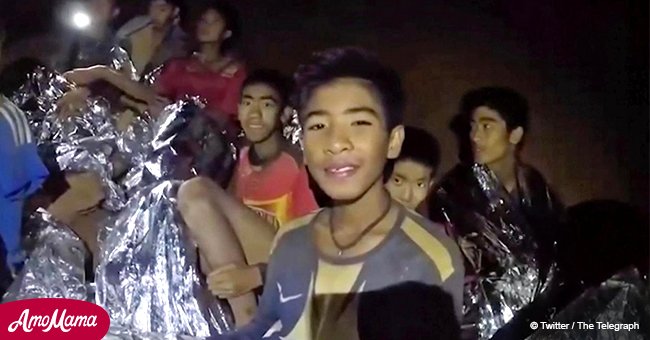 Touching video shows moment the families of Thai boys trapped in cave meet divers